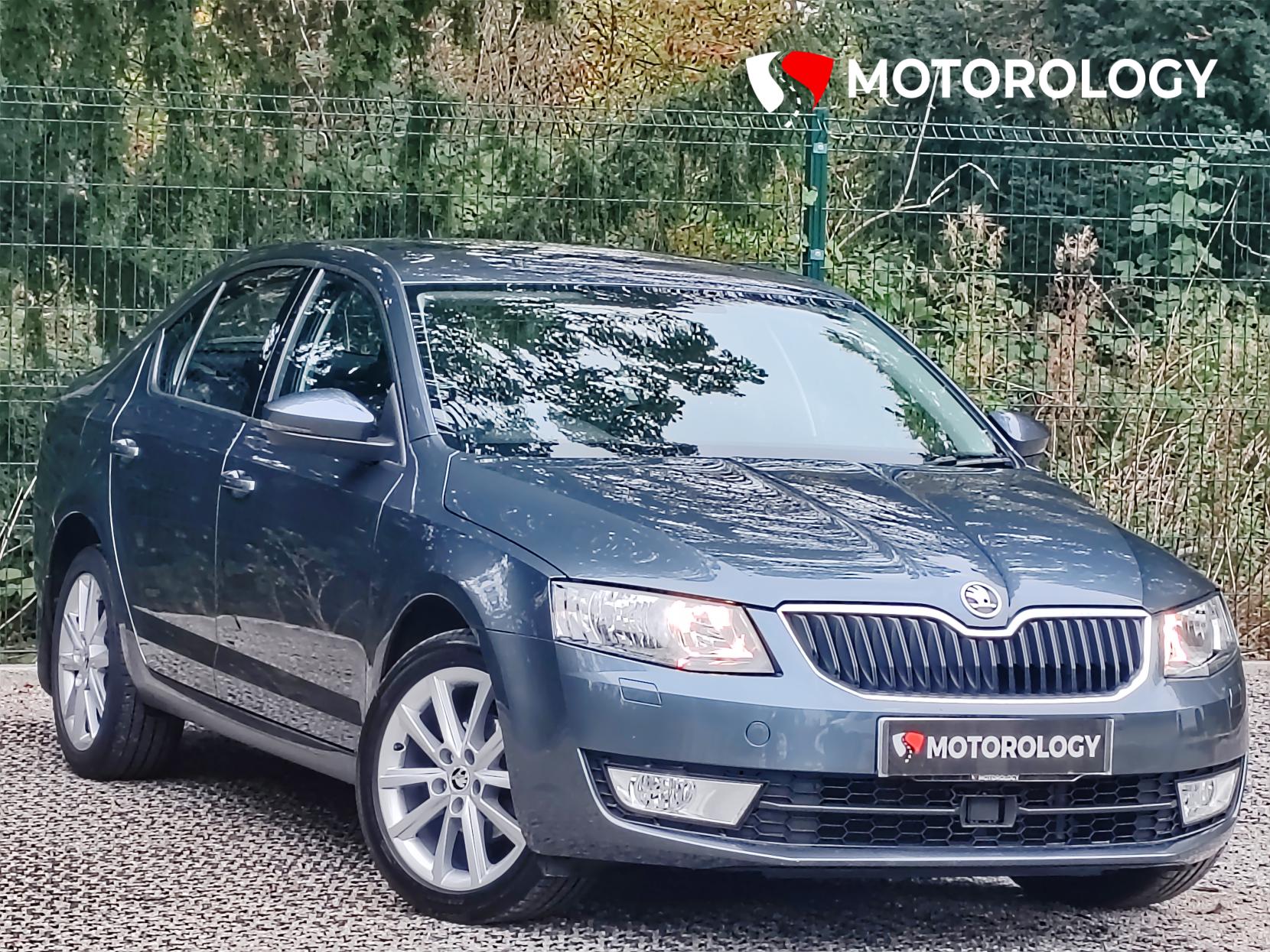 Skoda Octavia 1.6 TDI Elegance Hatchback 5dr Diesel DSG Euro 5 (s/s) (105 ps)