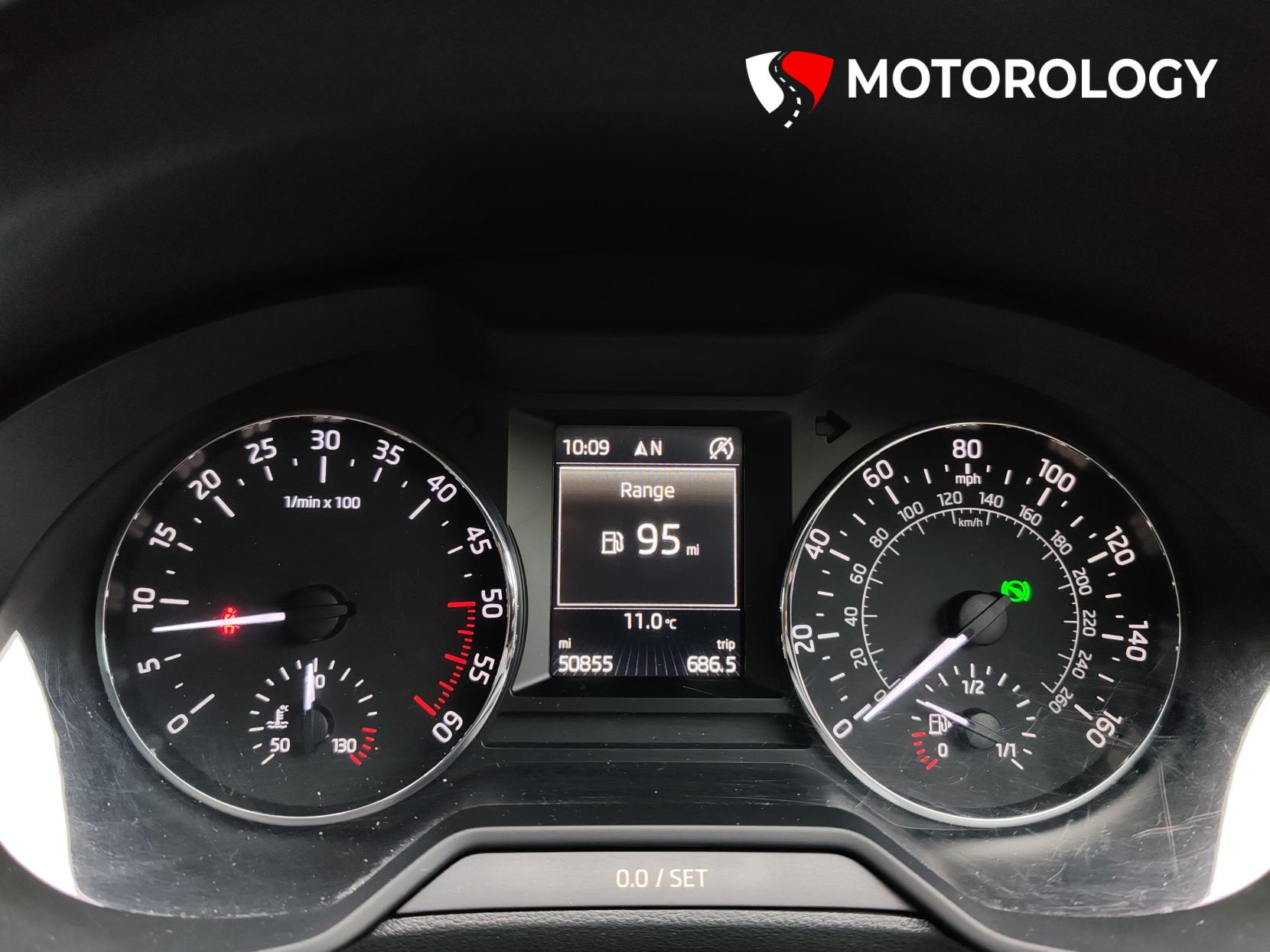 Skoda Octavia 1.6 TDI Elegance Hatchback 5dr Diesel DSG Euro 5 (s/s) (105 ps)