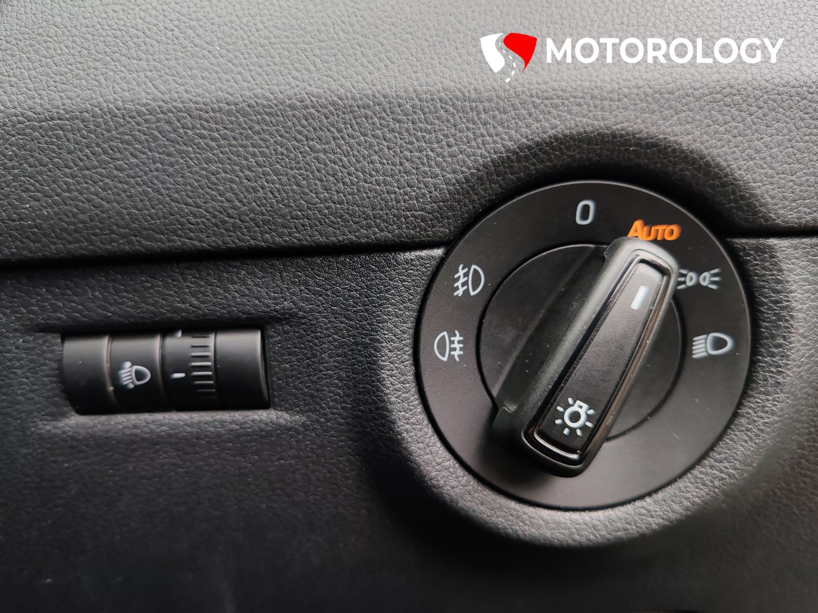 Skoda Octavia 1.6 TDI Elegance Hatchback 5dr Diesel DSG Euro 5 (s/s) (105 ps)