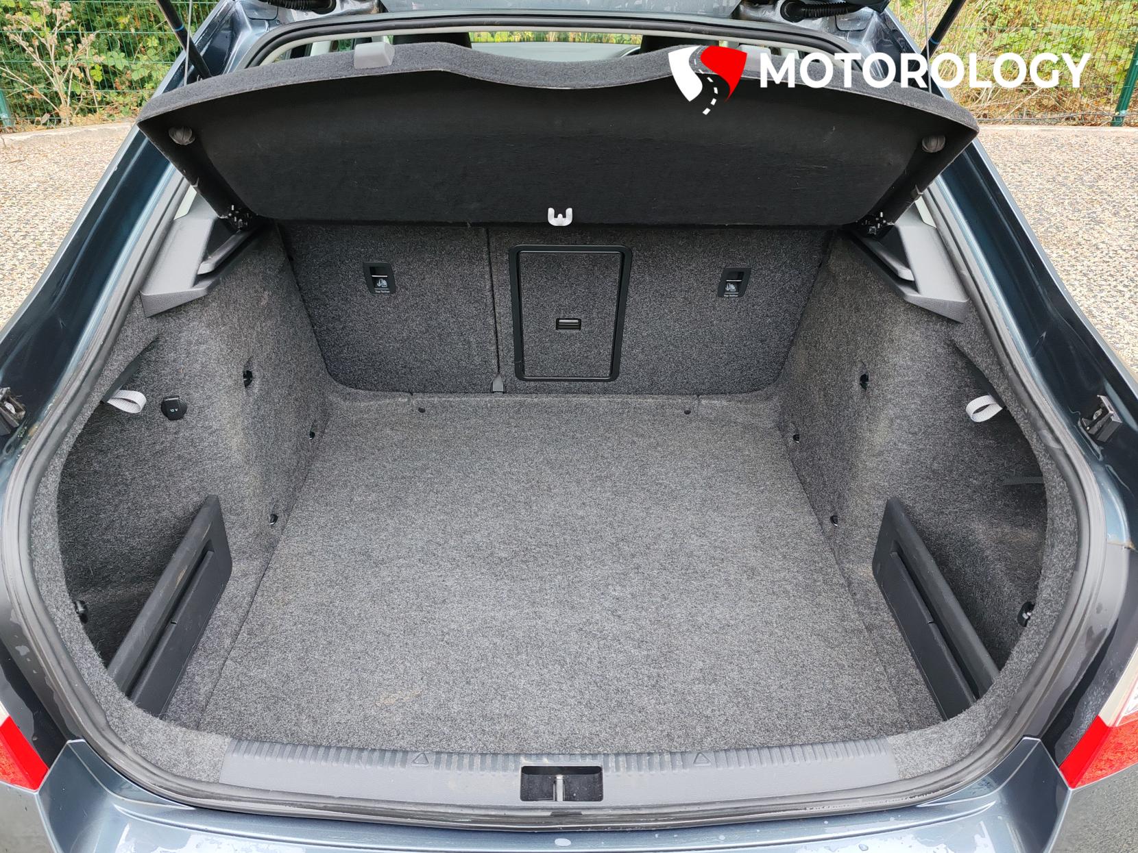 Skoda Octavia 1.6 TDI Elegance Hatchback 5dr Diesel DSG Euro 5 (s/s) (105 ps)