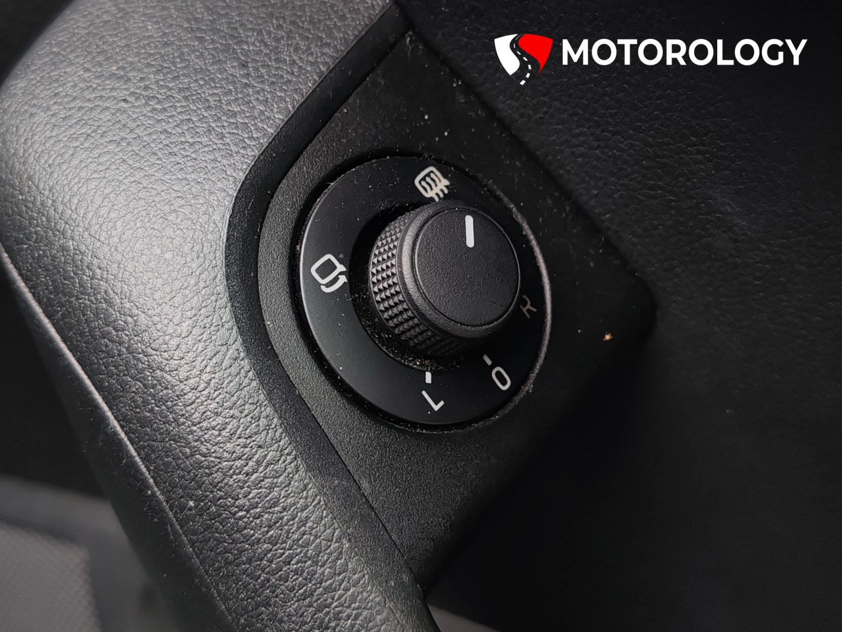 Skoda Octavia 1.6 TDI Elegance Hatchback 5dr Diesel DSG Euro 5 (s/s) (105 ps)