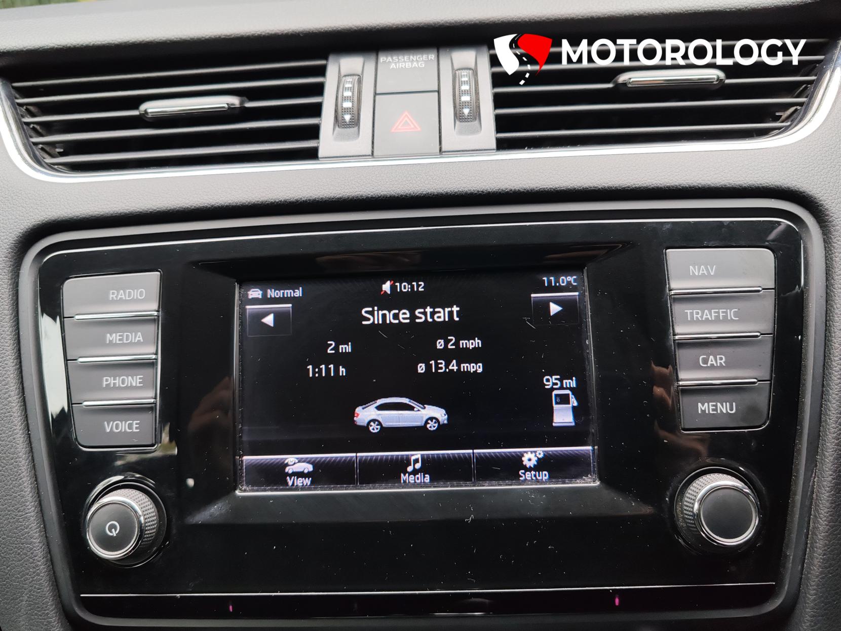 Skoda Octavia 1.6 TDI Elegance Hatchback 5dr Diesel DSG Euro 5 (s/s) (105 ps)