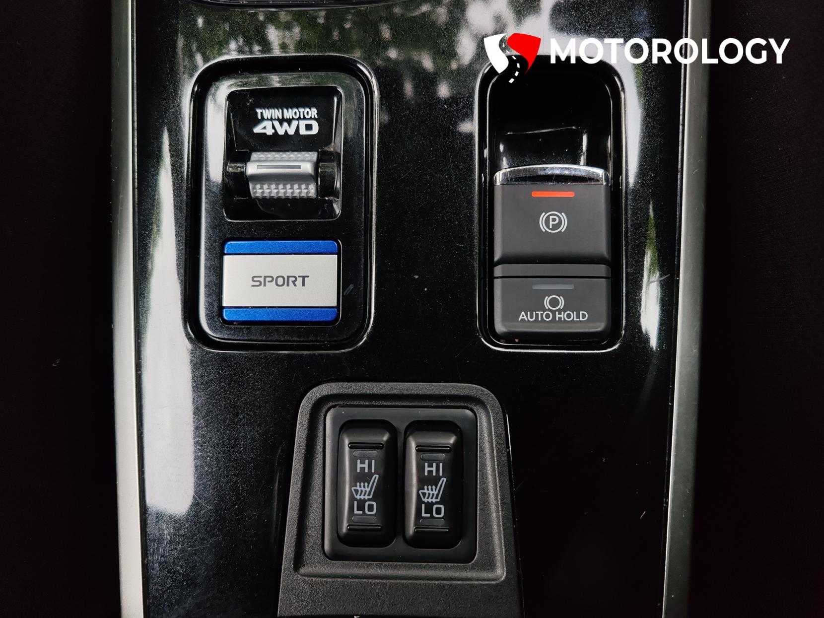 Mitsubishi Outlander 2.4h TwinMotor 13.8kWh Design SUV 5dr Petrol Plug-in Hybrid CVT 4WD Euro 6 (s/s) (224 ps)