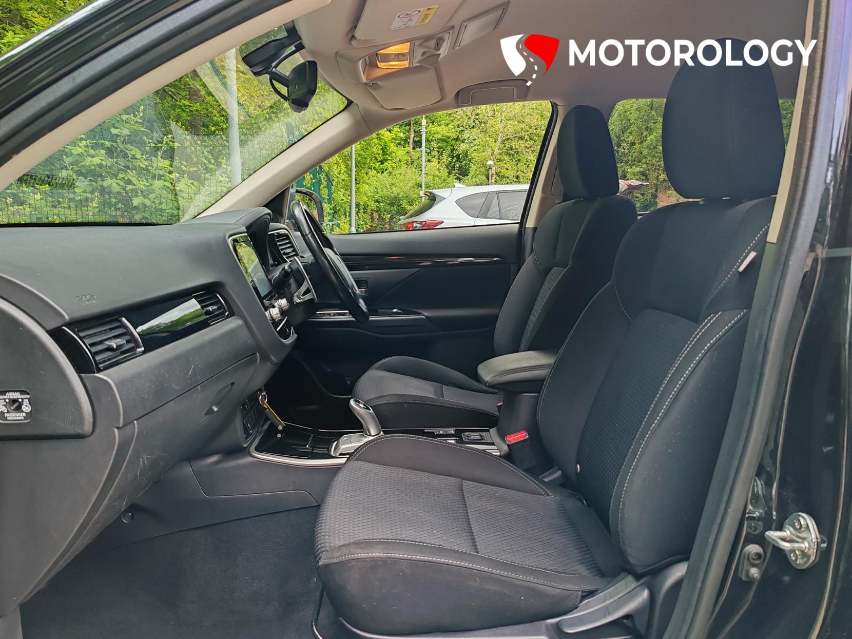 Mitsubishi Outlander 2.4h TwinMotor 13.8kWh Design SUV 5dr Petrol Plug-in Hybrid CVT 4WD Euro 6 (s/s) (224 ps)