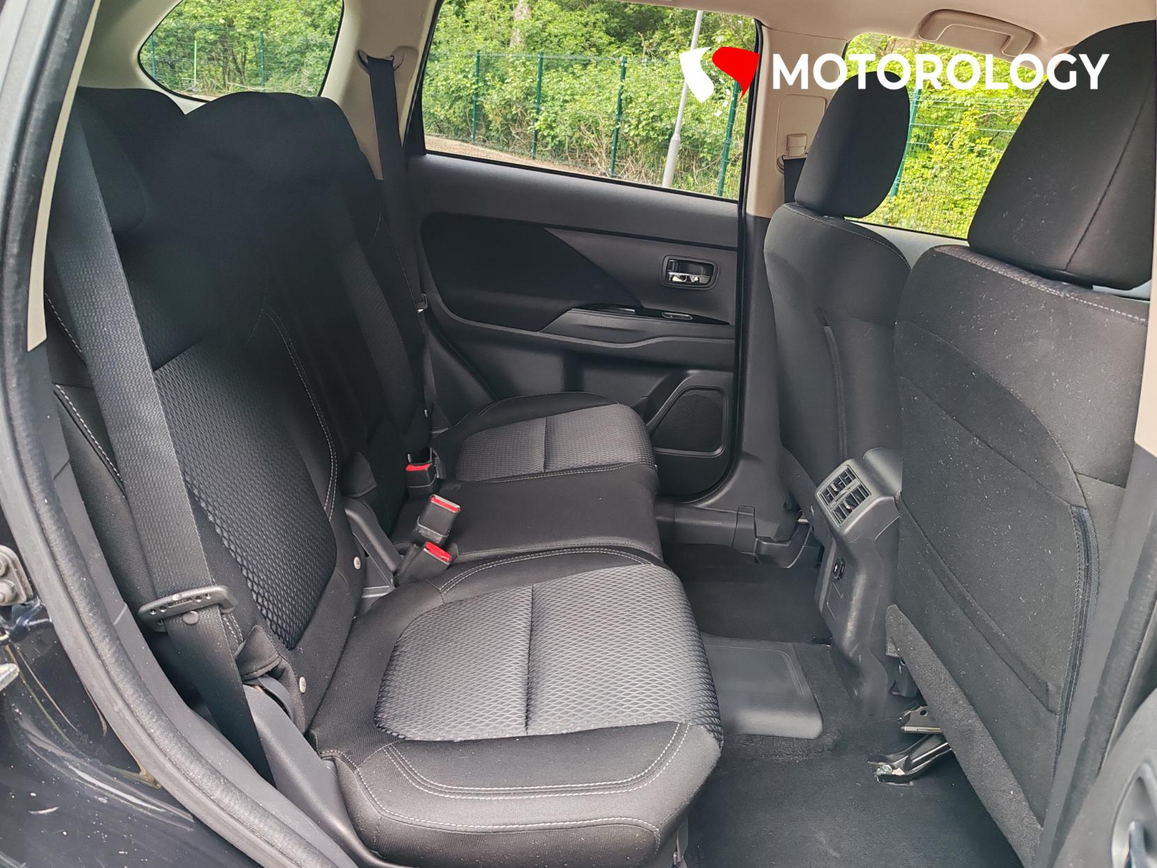 Mitsubishi Outlander 2.4h TwinMotor 13.8kWh Design SUV 5dr Petrol Plug-in Hybrid CVT 4WD Euro 6 (s/s) (224 ps)