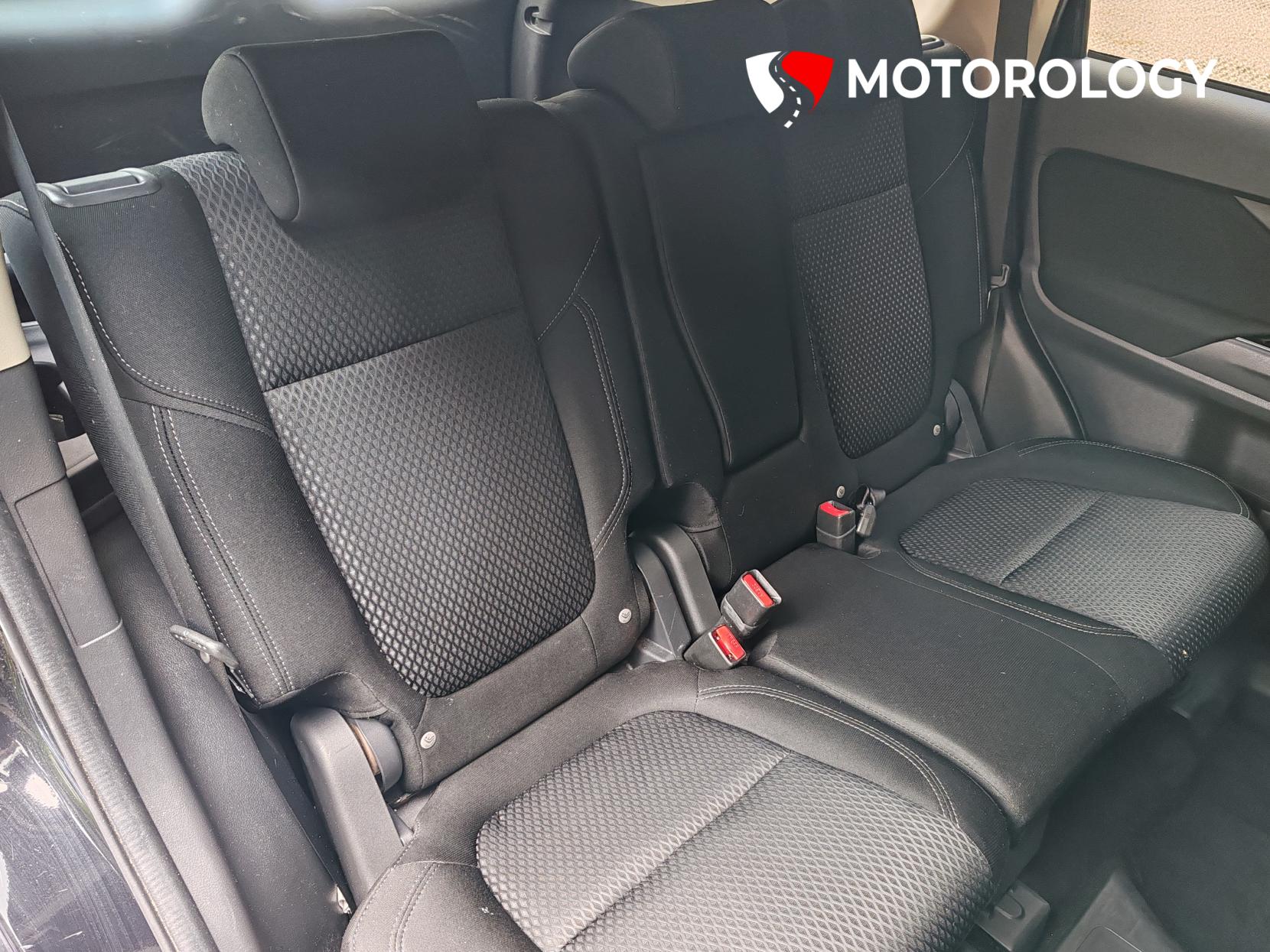 Mitsubishi Outlander 2.4h TwinMotor 13.8kWh Design SUV 5dr Petrol Plug-in Hybrid CVT 4WD Euro 6 (s/s) (224 ps)