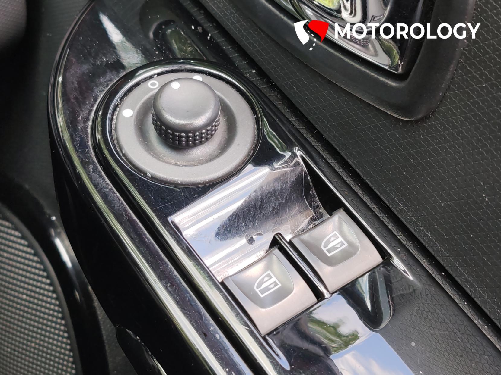 Renault Clio 0.9 TCe ECO Dynamique MediaNav Hatchback 5dr Petrol Manual Euro 5 (s/s) (90 ps)