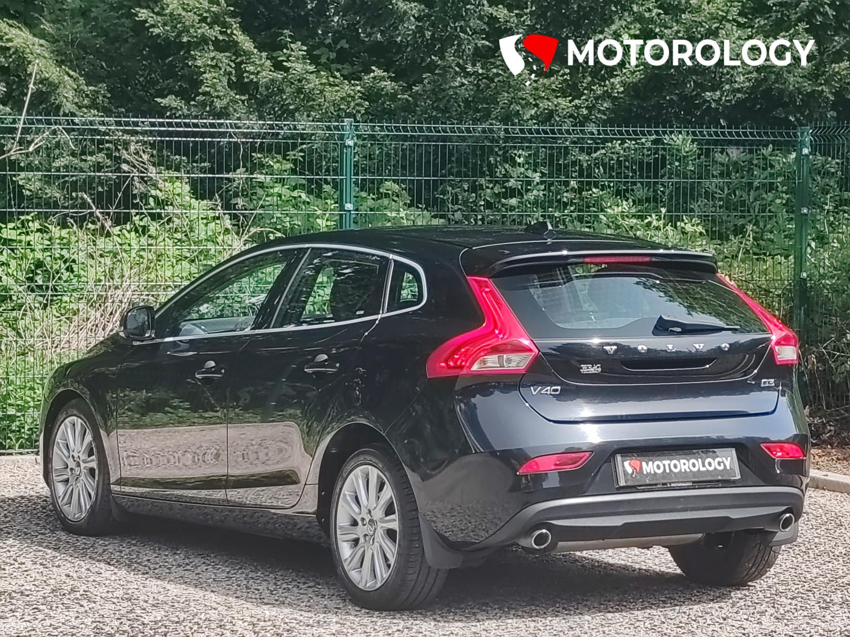 Volvo V40 2.0 D3 SE Lux Nav Hatchback 5dr Diesel Geartronic Euro 5 (s/s) (150 ps)