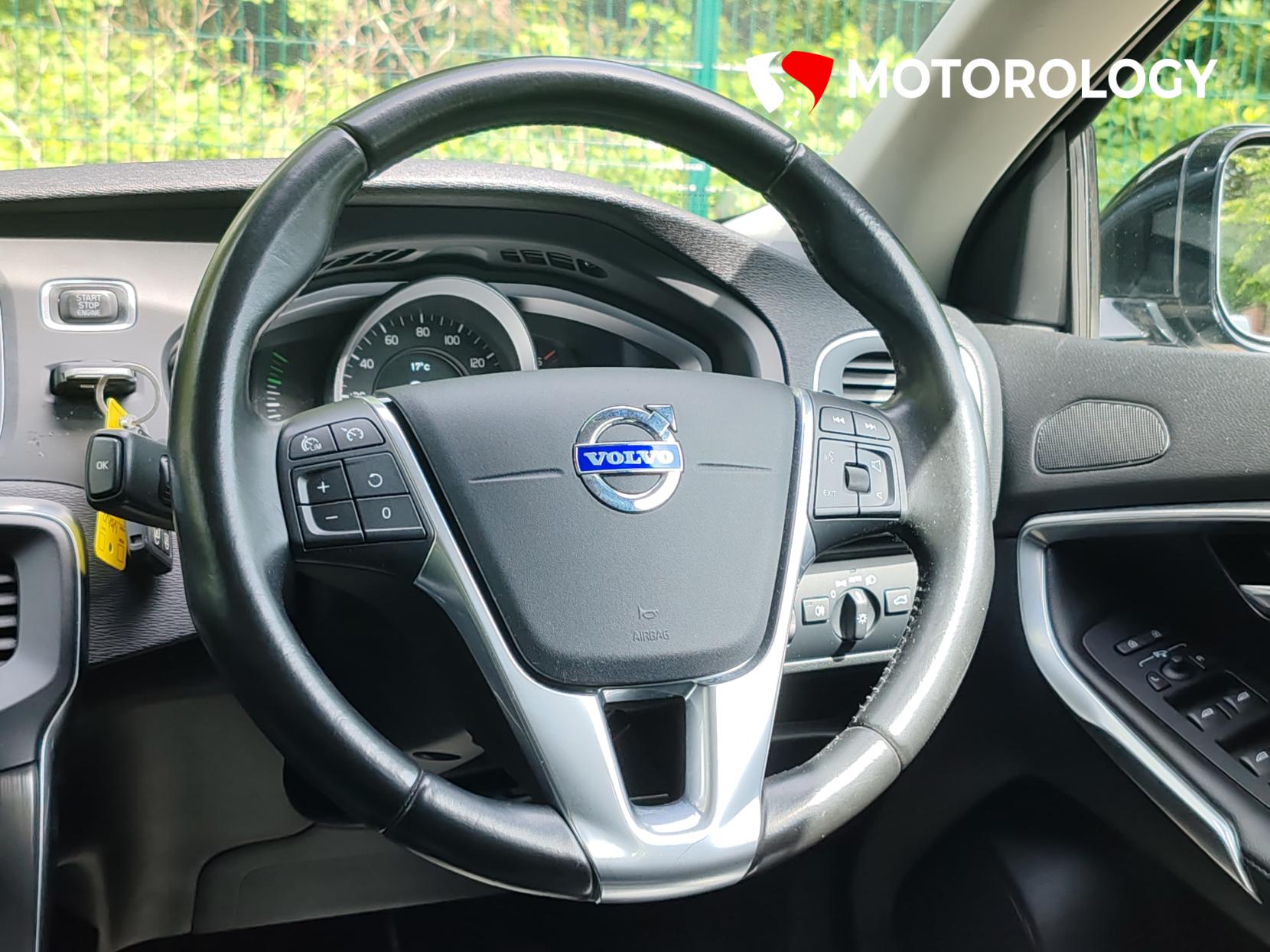 Volvo V40 2.0 D3 SE Lux Nav Hatchback 5dr Diesel Geartronic Euro 5 (s/s) (150 ps)