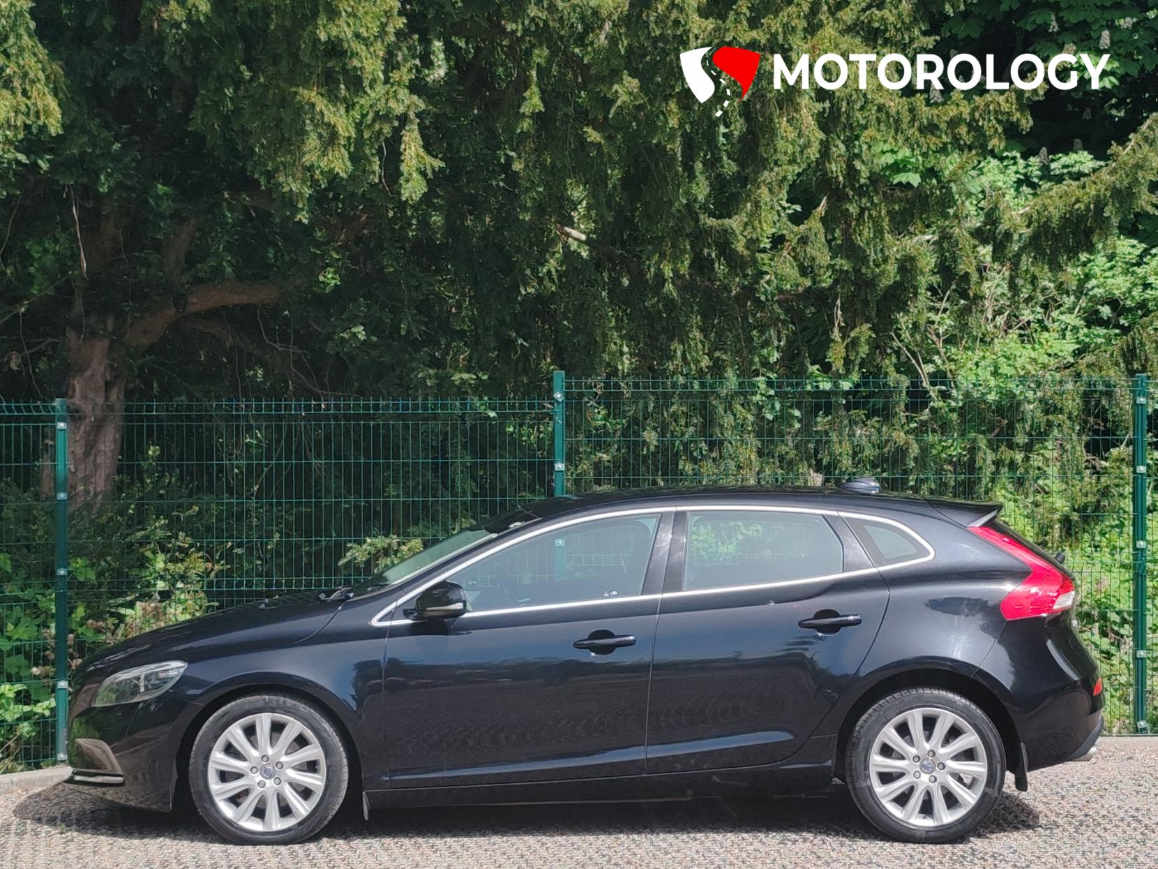 Volvo V40 2.0 D3 SE Lux Nav Hatchback 5dr Diesel Geartronic Euro 5 (s/s) (150 ps)