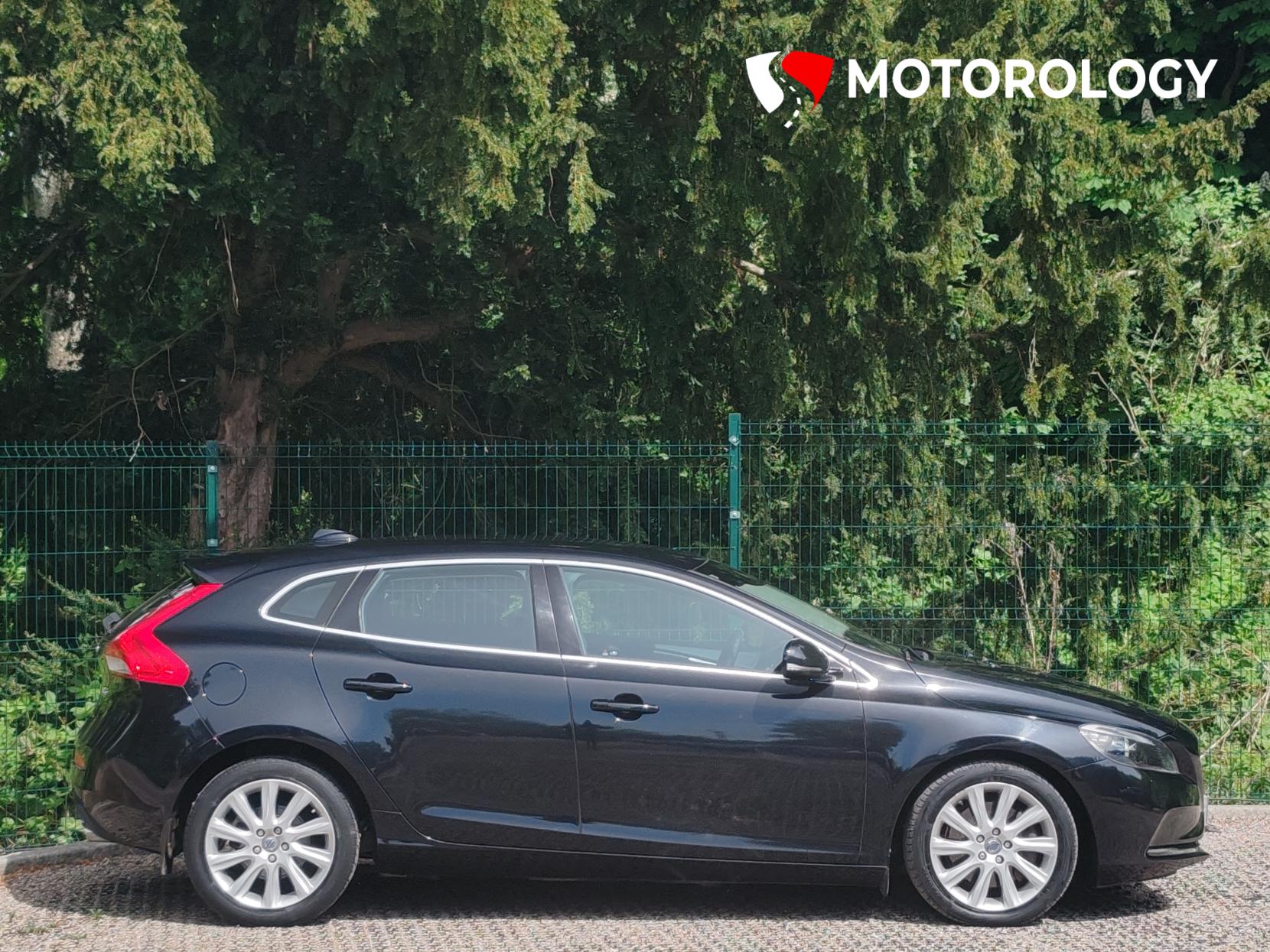 Volvo V40 2.0 D3 SE Lux Nav Hatchback 5dr Diesel Geartronic Euro 5 (s/s) (150 ps)