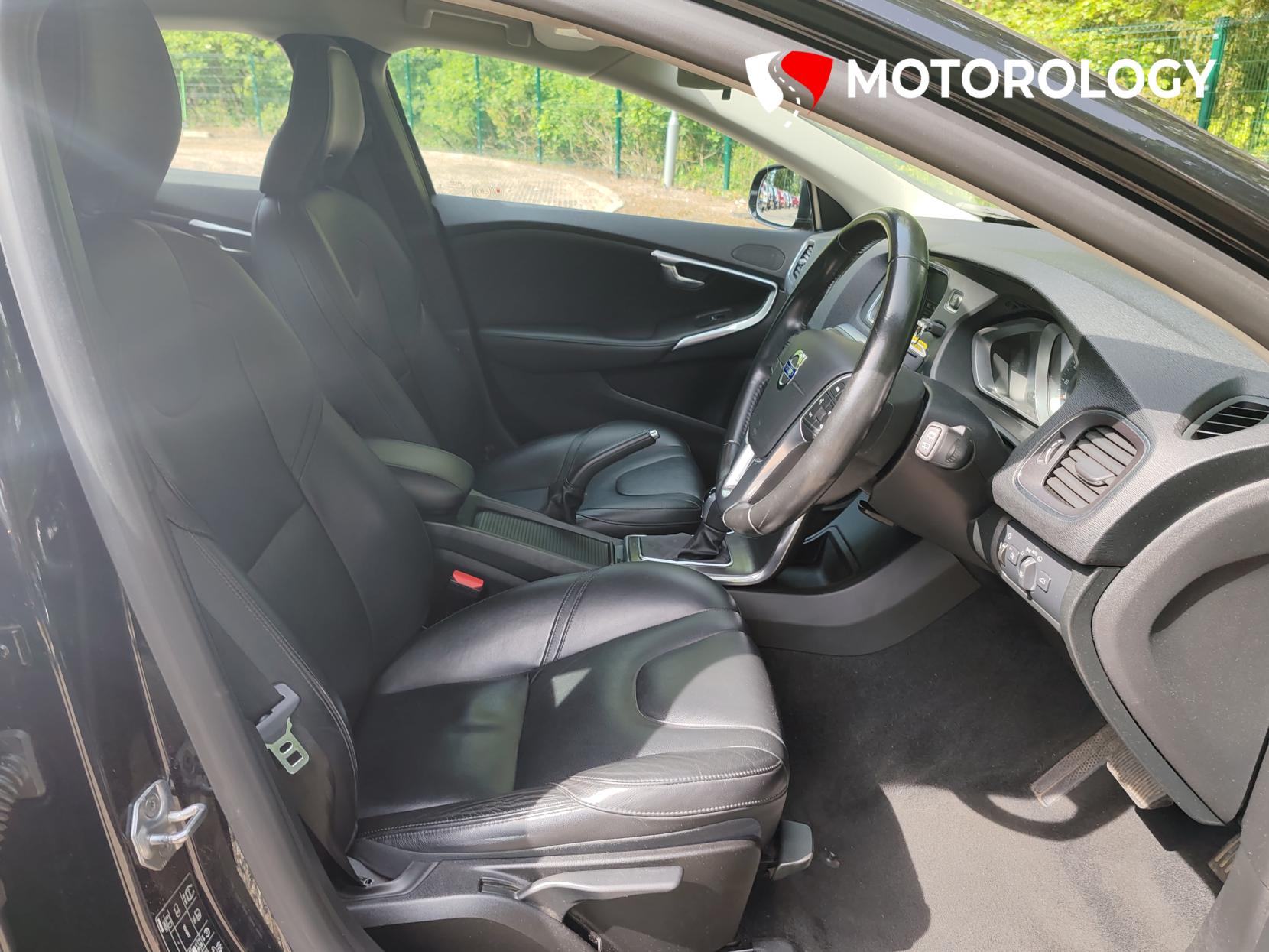 Volvo V40 2.0 D3 SE Lux Nav Hatchback 5dr Diesel Geartronic Euro 5 (s/s) (150 ps)