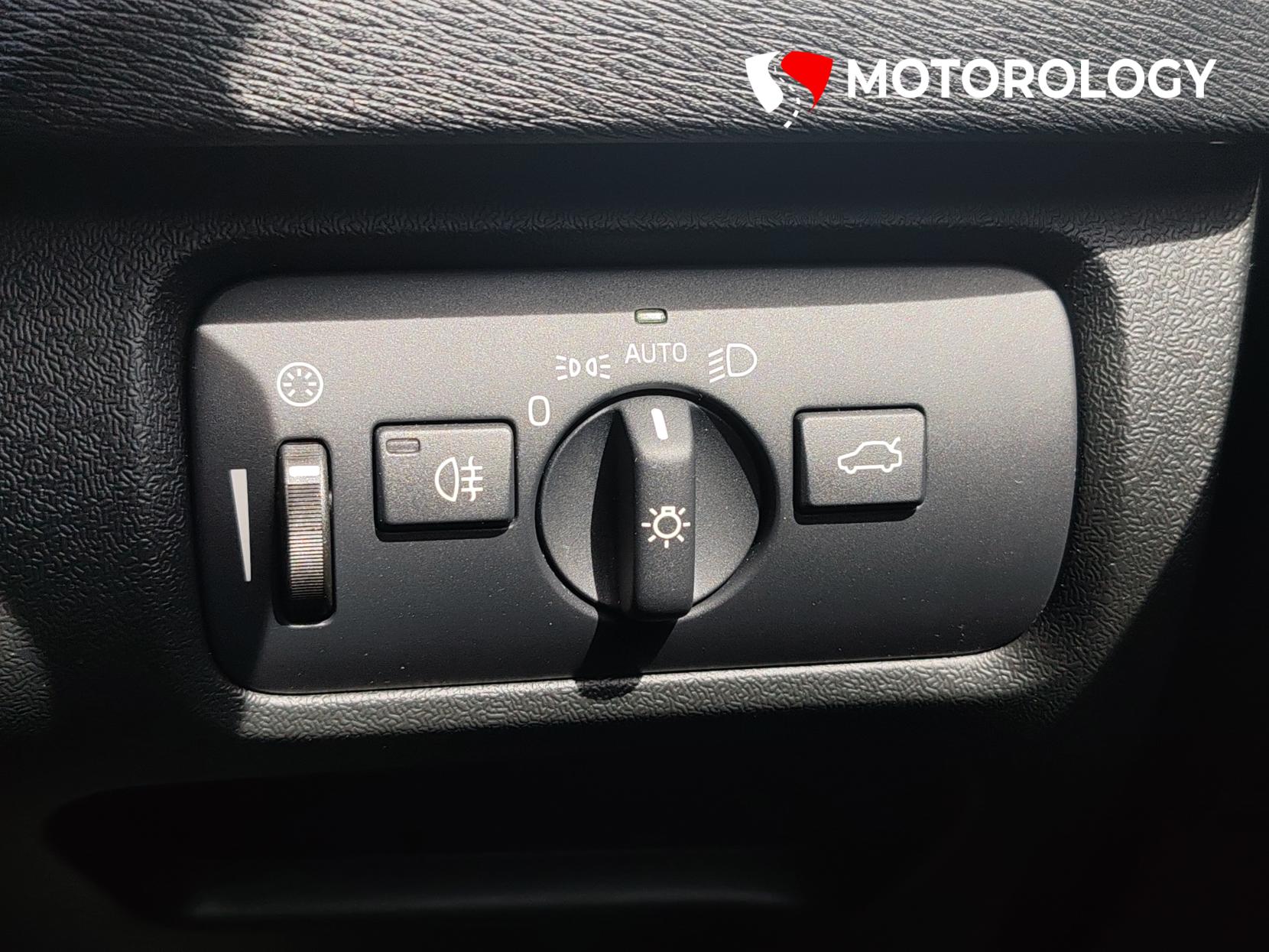 Volvo V40 2.0 D3 SE Lux Nav Hatchback 5dr Diesel Geartronic Euro 5 (s/s) (150 ps)