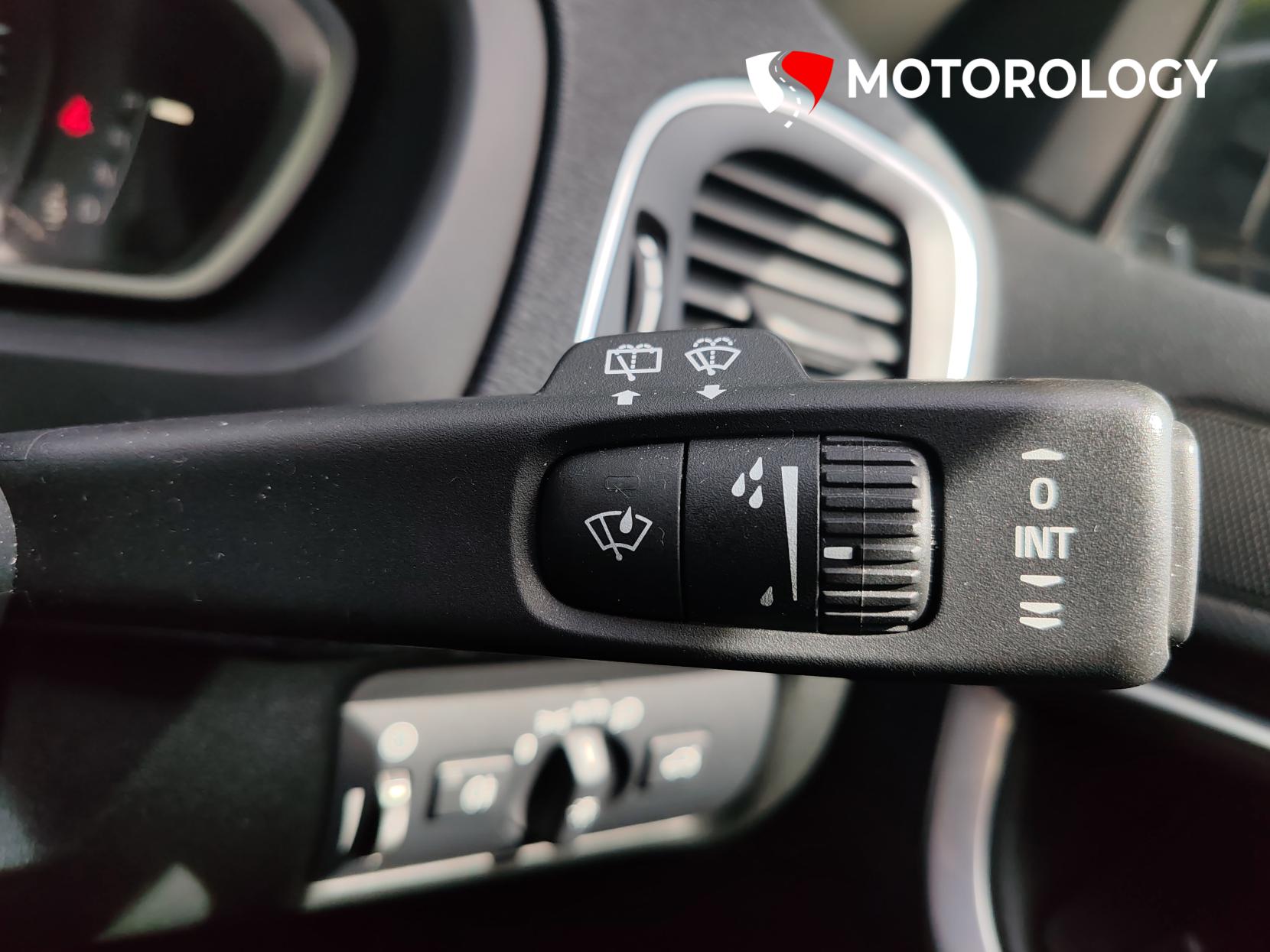 Volvo V40 2.0 D3 SE Lux Nav Hatchback 5dr Diesel Geartronic Euro 5 (s/s) (150 ps)