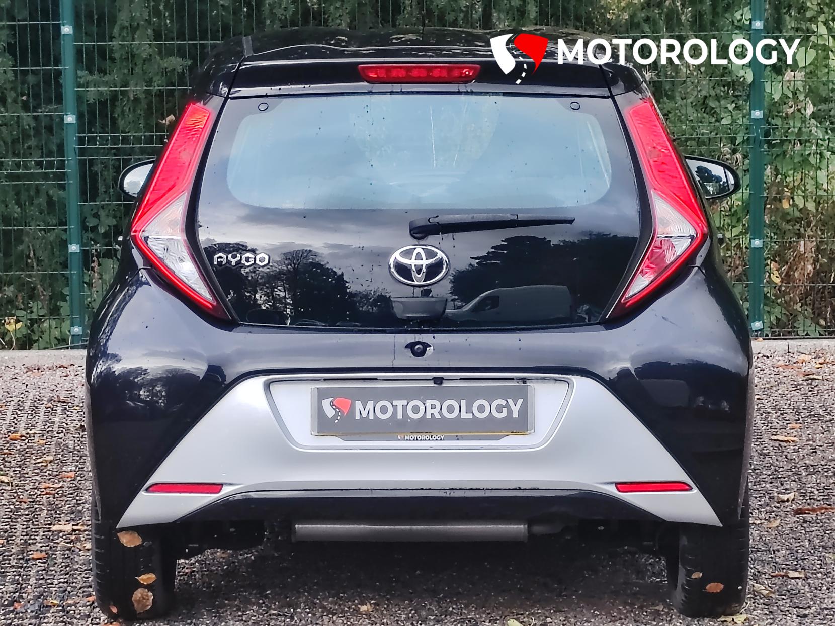Toyota AYGO 1.0 VVT-i x-play Hatchback 5dr Petrol Manual Euro 6 (71 ps)