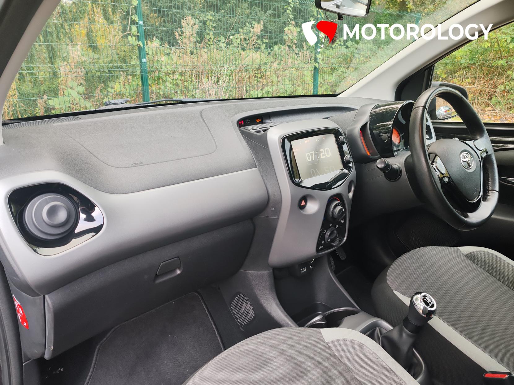Toyota AYGO 1.0 VVT-i x-play Hatchback 5dr Petrol Manual Euro 6 (71 ps)