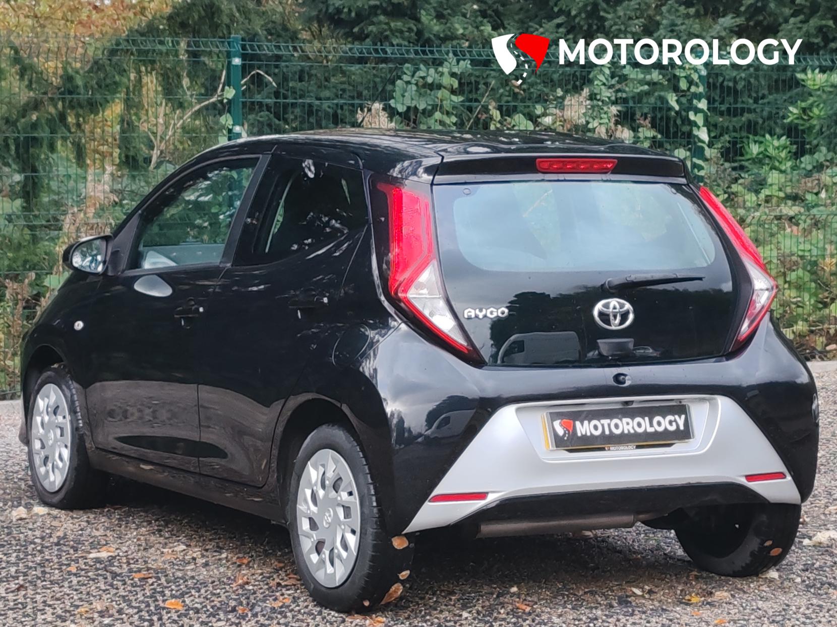 Toyota AYGO 1.0 VVT-i x-play Hatchback 5dr Petrol Manual Euro 6 (71 ps)