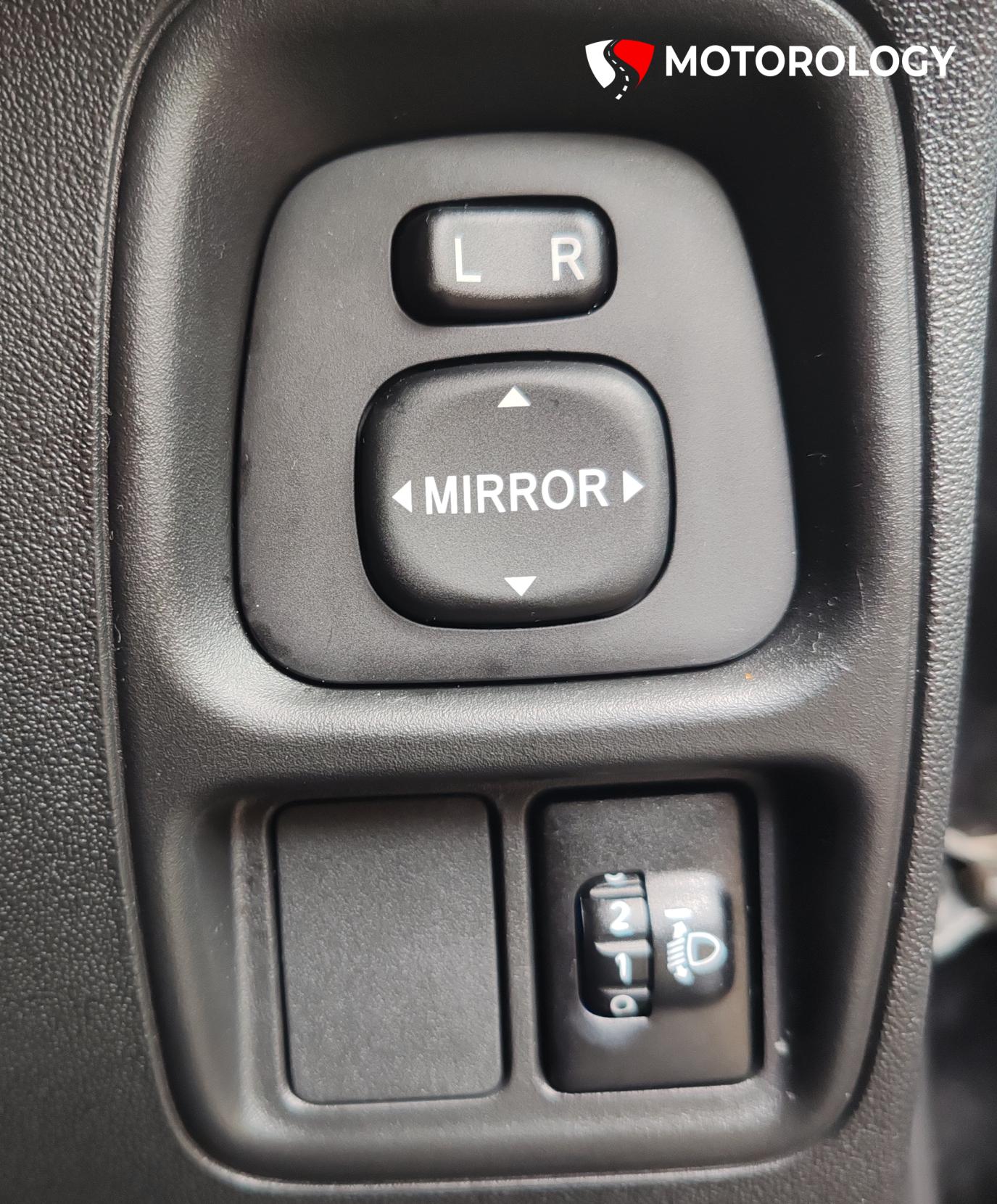 Toyota AYGO 1.0 VVT-i x-play Hatchback 5dr Petrol Manual Euro 6 (71 ps)