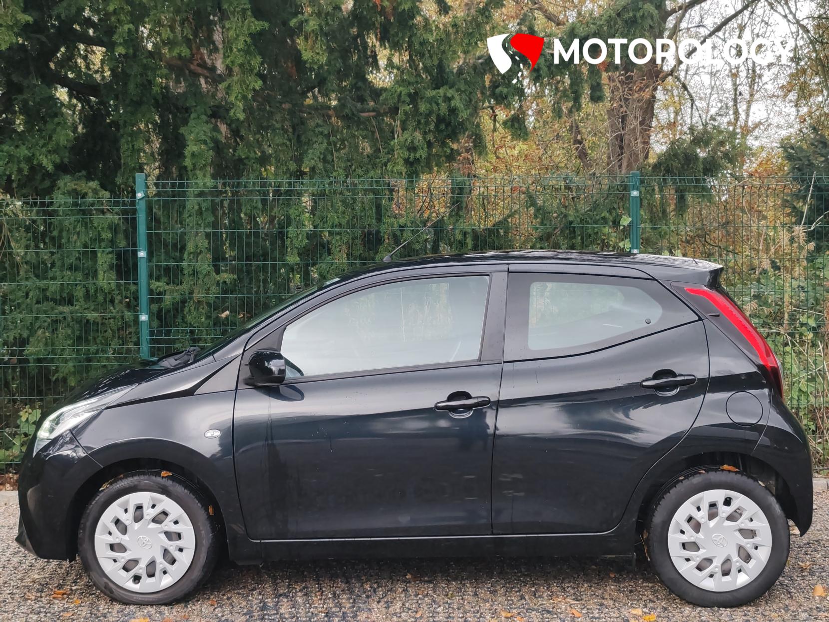 Toyota AYGO 1.0 VVT-i x-play Hatchback 5dr Petrol Manual Euro 6 (71 ps)