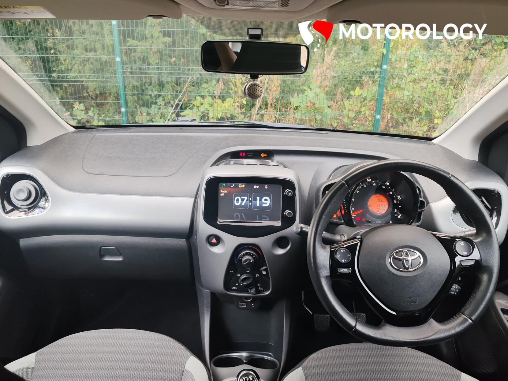 Toyota AYGO 1.0 VVT-i x-play Hatchback 5dr Petrol Manual Euro 6 (71 ps)