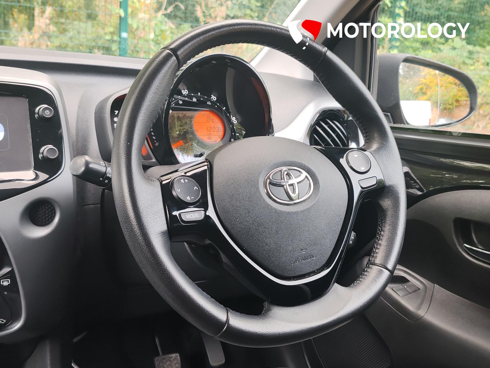 Toyota AYGO 1.0 VVT-i x-play Hatchback 5dr Petrol Manual Euro 6 (71 ps)