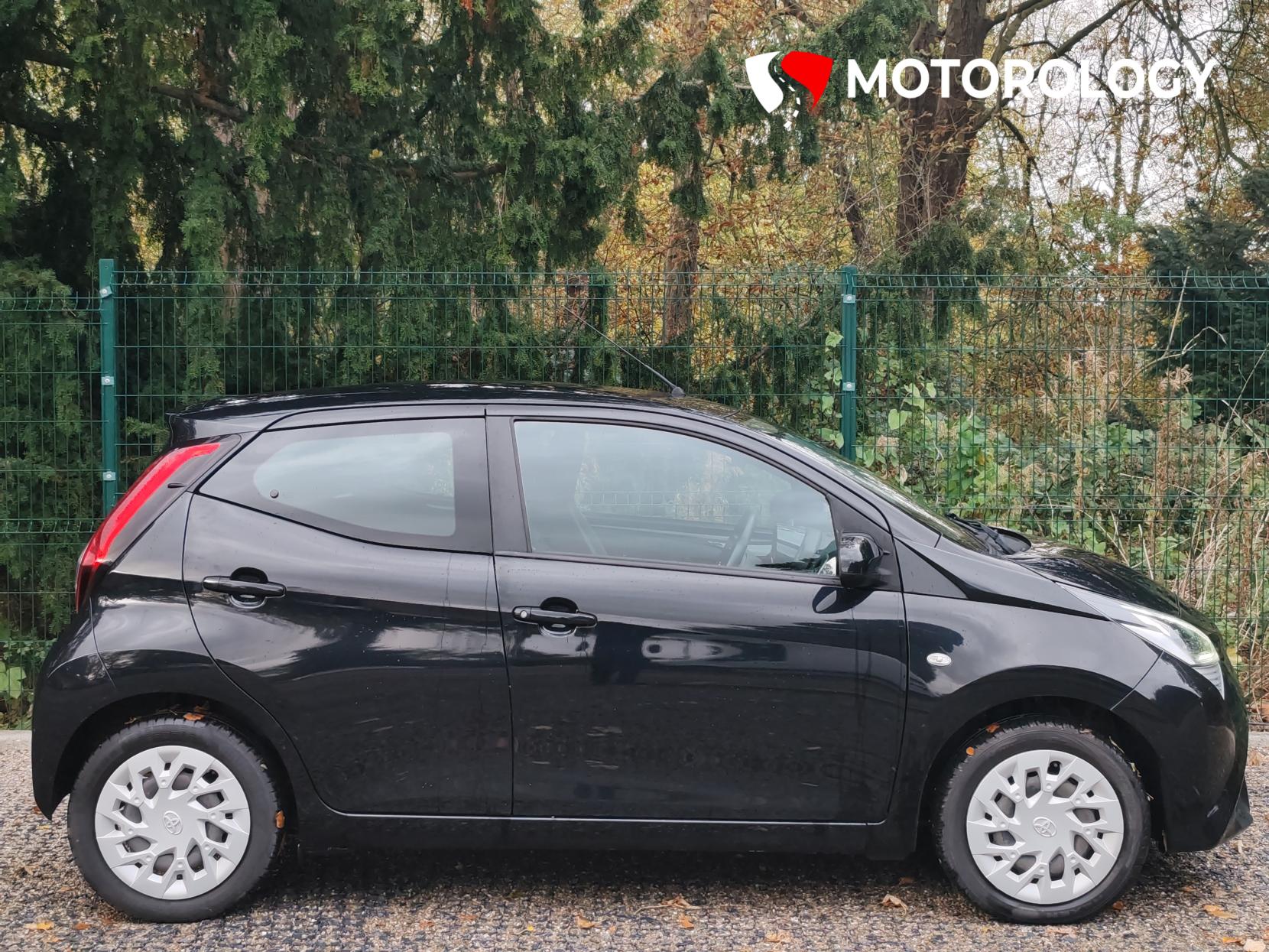 Toyota AYGO 1.0 VVT-i x-play Hatchback 5dr Petrol Manual Euro 6 (71 ps)