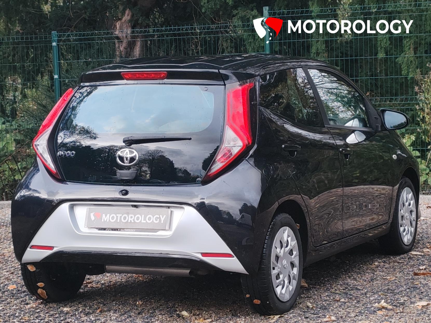 Toyota AYGO 1.0 VVT-i x-play Hatchback 5dr Petrol Manual Euro 6 (71 ps)