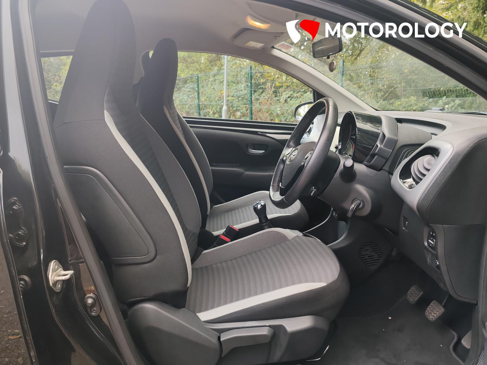 Toyota AYGO 1.0 VVT-i x-play Hatchback 5dr Petrol Manual Euro 6 (71 ps)