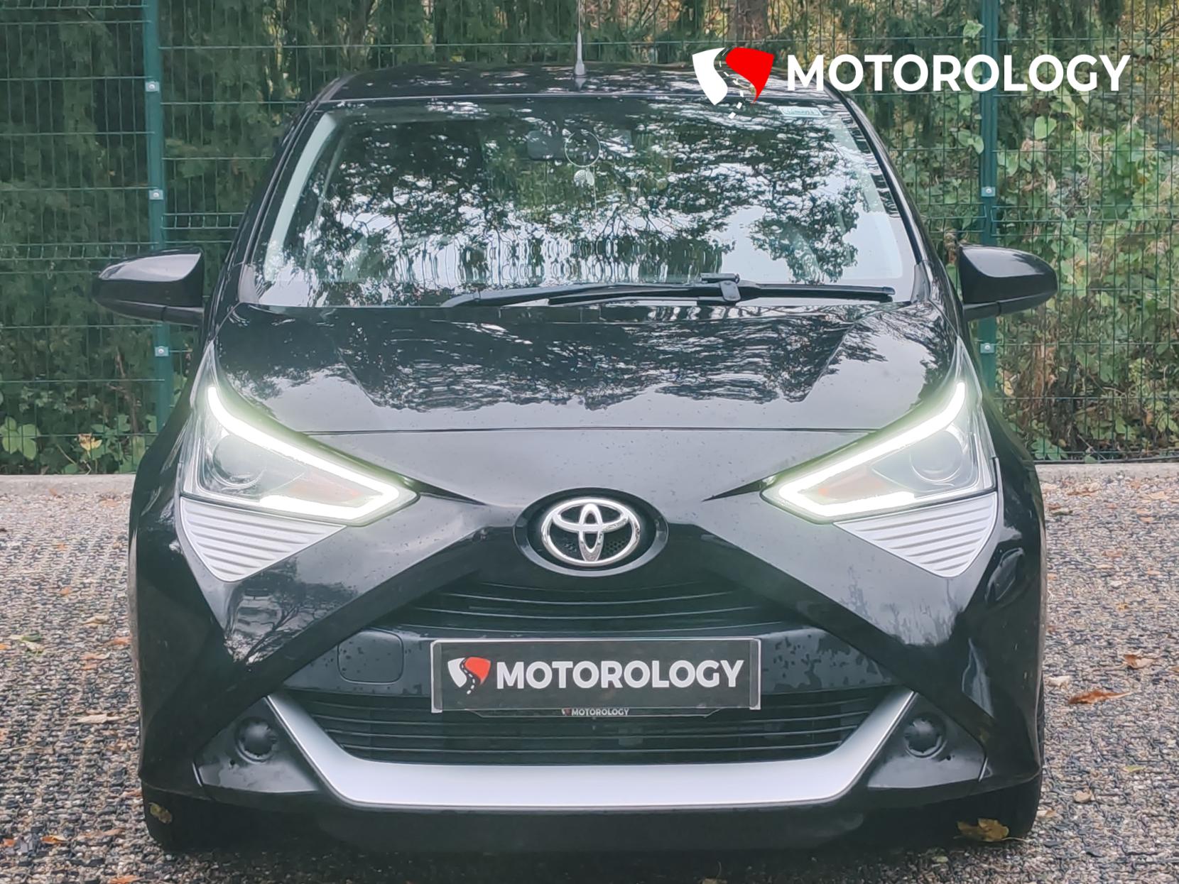 Toyota AYGO 1.0 VVT-i x-play Hatchback 5dr Petrol Manual Euro 6 (71 ps)