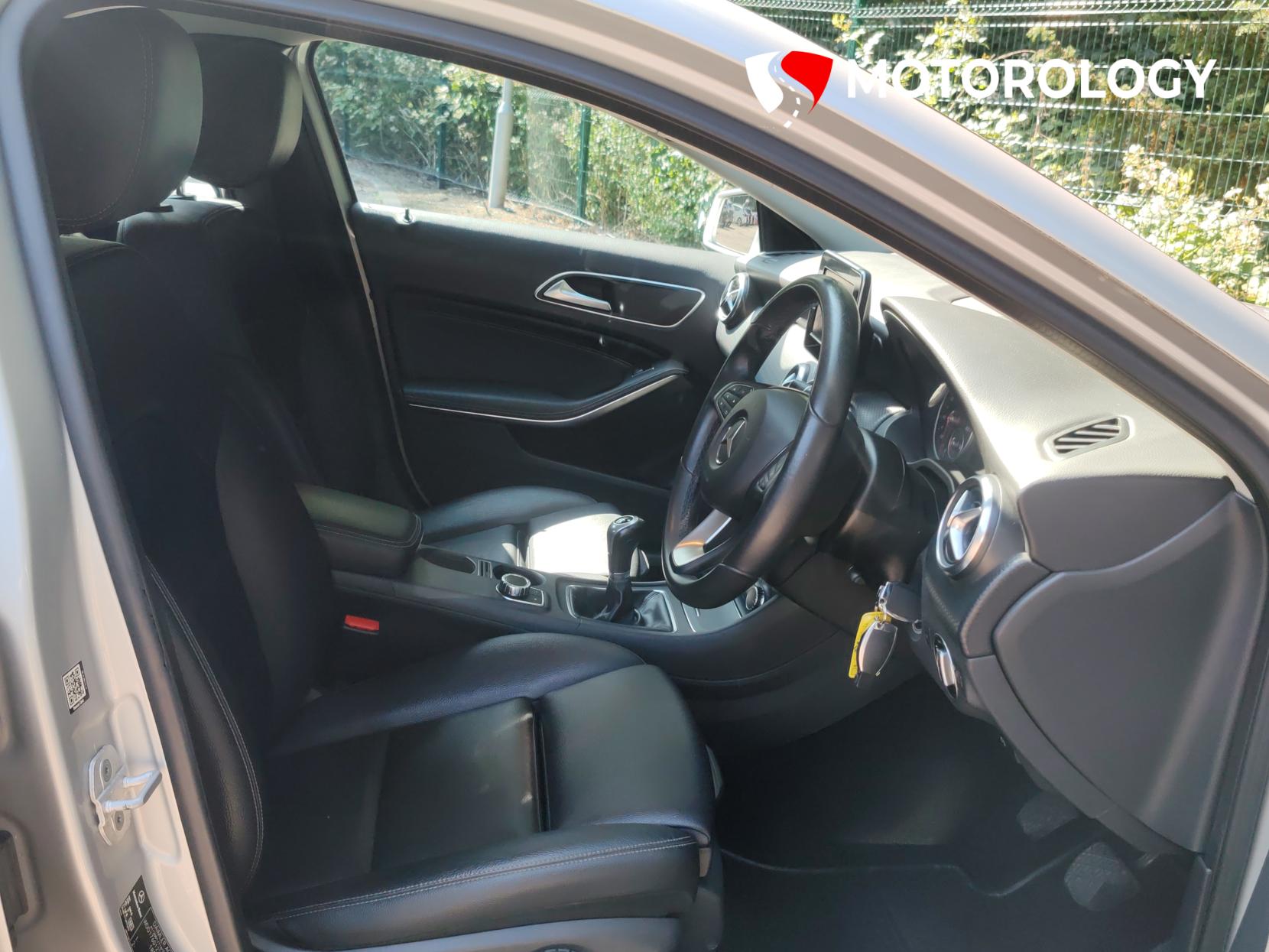 Mercedes-Benz A Class 1.5 A180d SE Hatchback 5dr Diesel Manual Euro 6 (s/s) (109 ps)