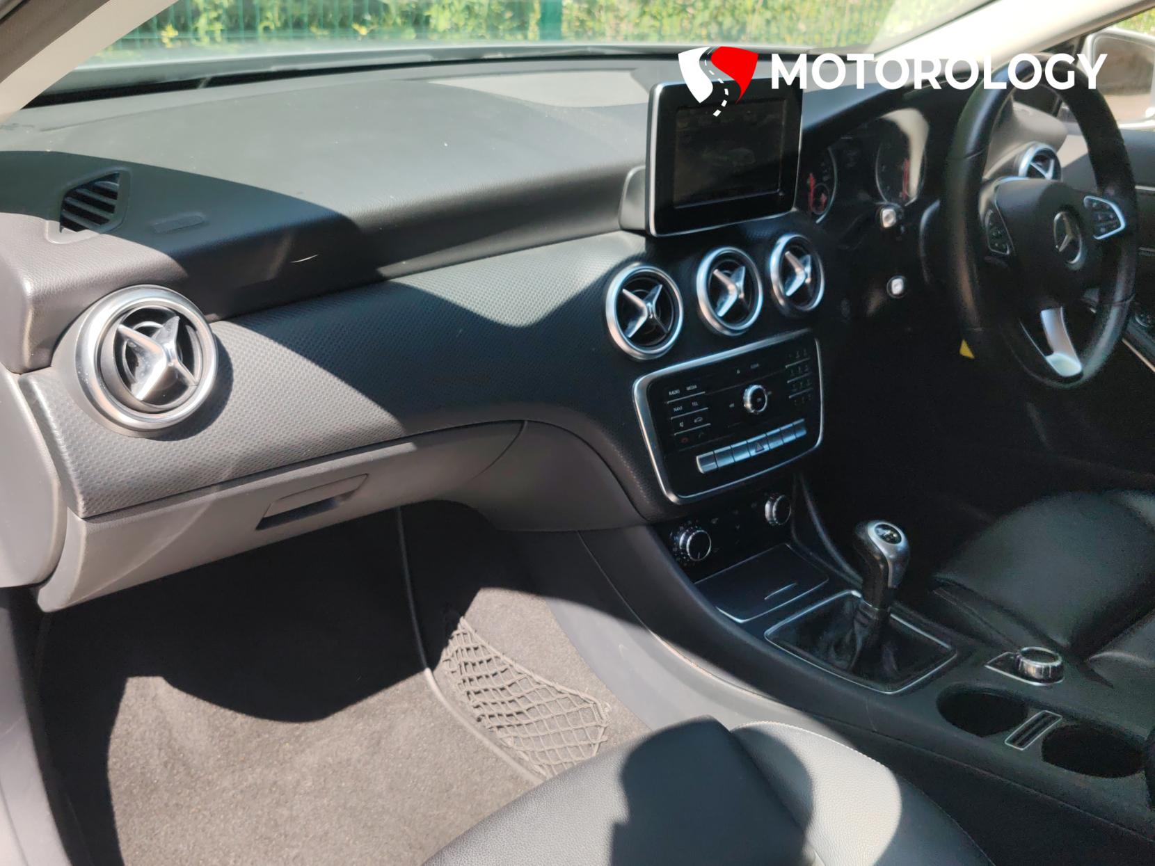 Mercedes-Benz A Class 1.5 A180d SE Hatchback 5dr Diesel Manual Euro 6 (s/s) (109 ps)
