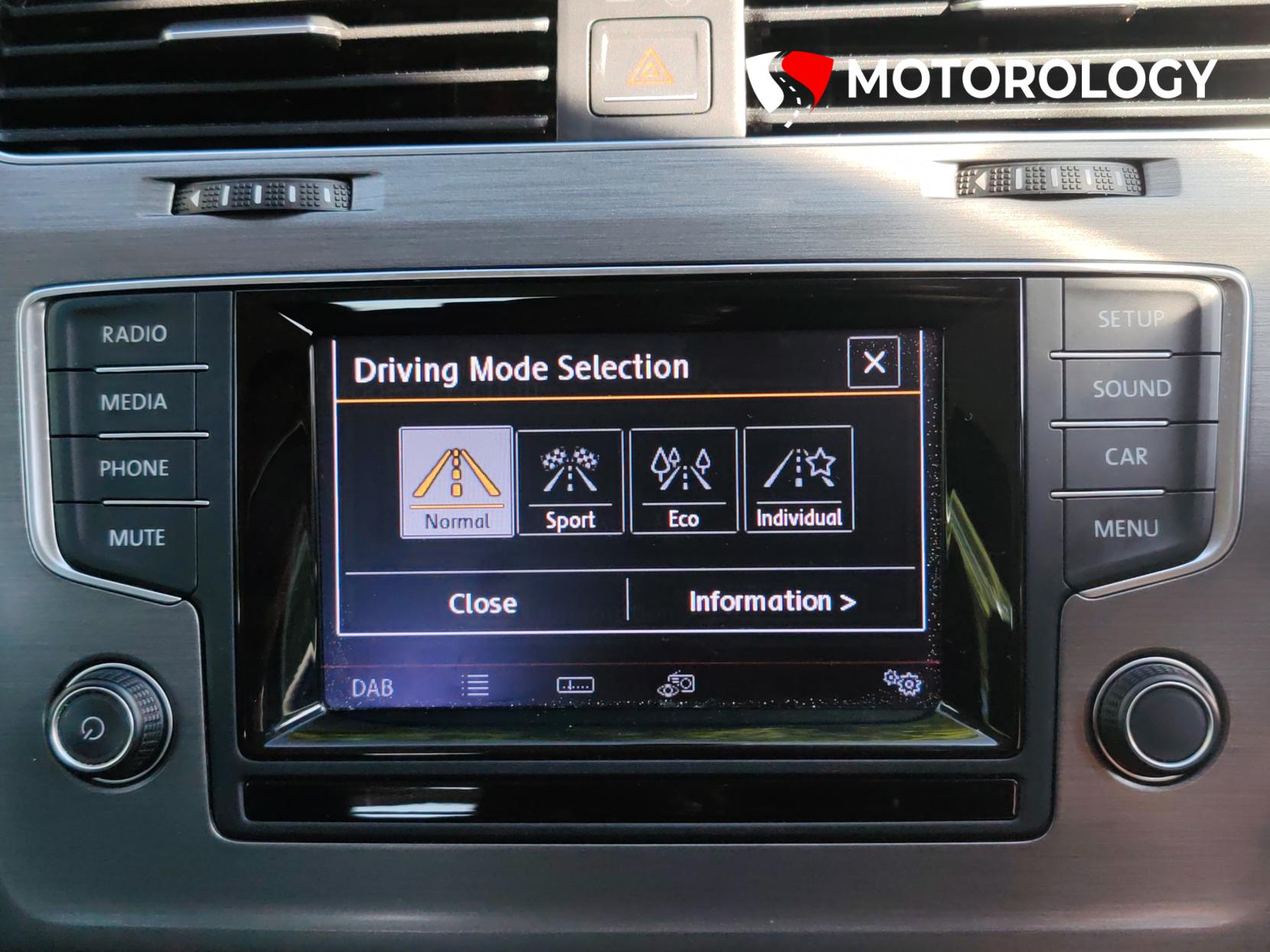 Volkswagen Golf 1.6 TDI BlueMotion Tech SE Hatchback 5dr Diesel DSG Euro 5 (s/s) (105 ps)