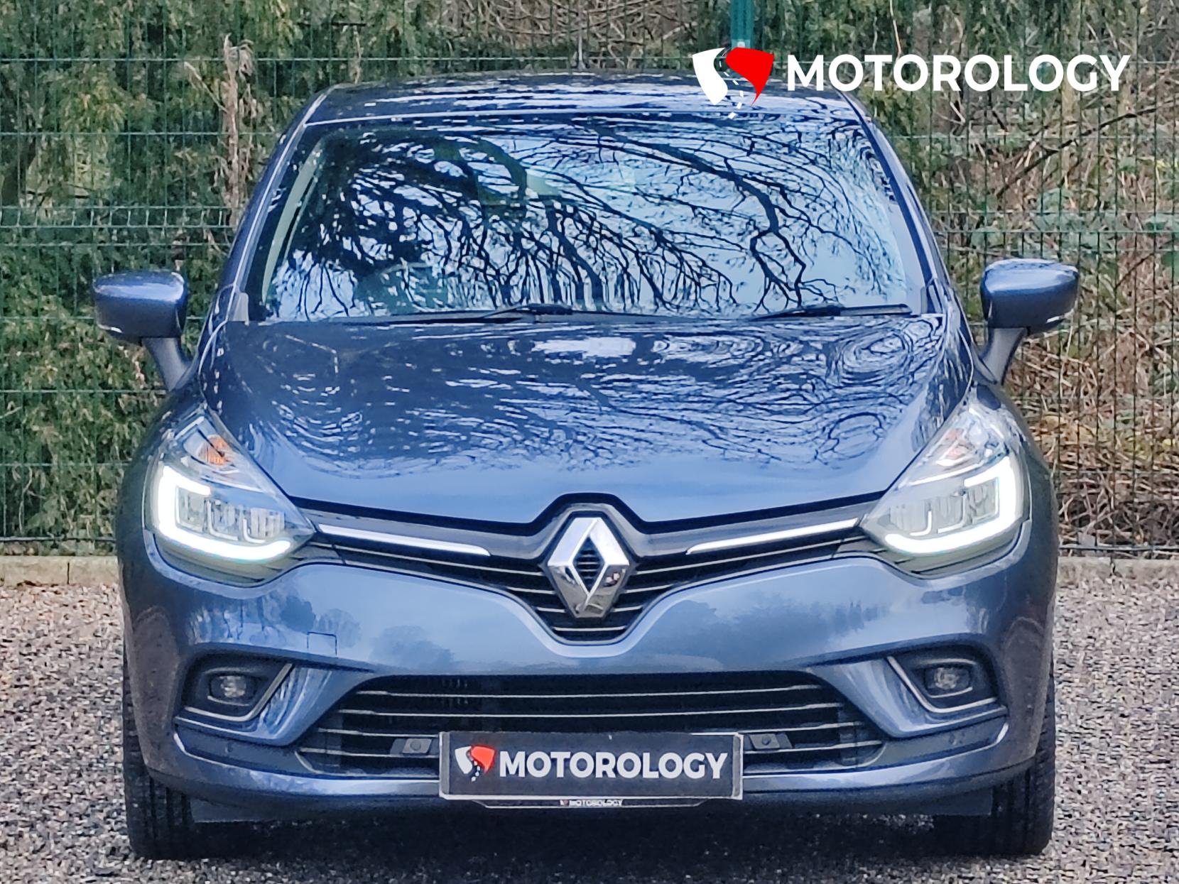 Renault Clio 1.2 TCe Signature Nav Hatchback 5dr Petrol Manual Euro 6 (s/s) (120 ps)