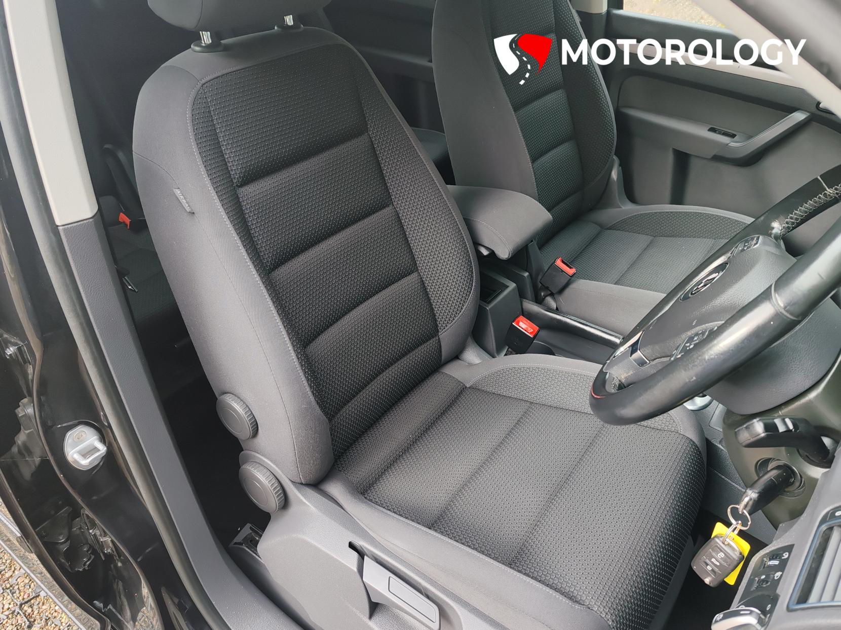 Volkswagen Touran 1.6 TDI BlueMotion Tech SE MPV 5dr Diesel DSG Euro 5 (s/s) (105 ps)