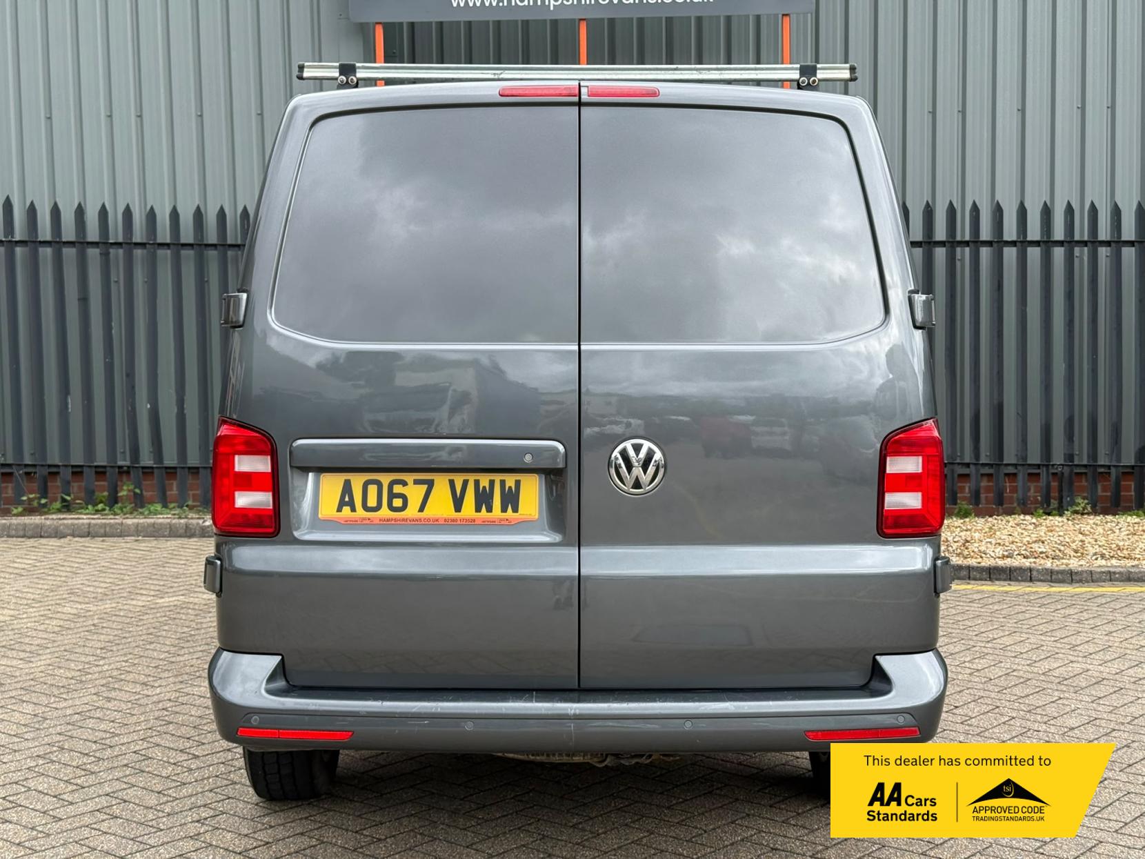 2017 Volkswagen Transporter 2.0 TDI T30 BlueMotion Tech Highline Panel Van 5dr Diesel Manual FWD LWB Euro 6 (s/s) (150 ps) - Thumbnail 9
