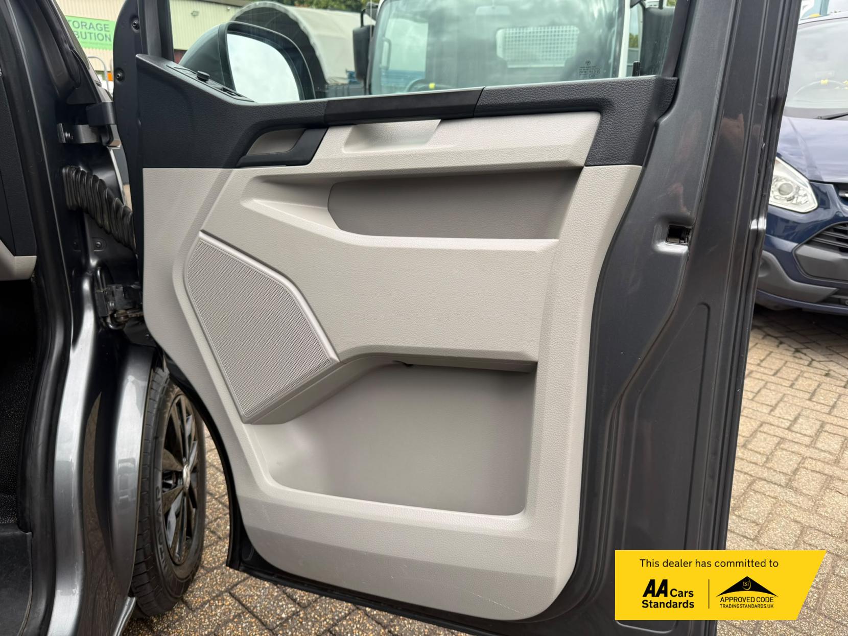 2017 Volkswagen Transporter 2.0 TDI T30 BlueMotion Tech Highline Panel Van 5dr Diesel Manual FWD LWB Euro 6 (s/s) (150 ps) - Thumbnail 44