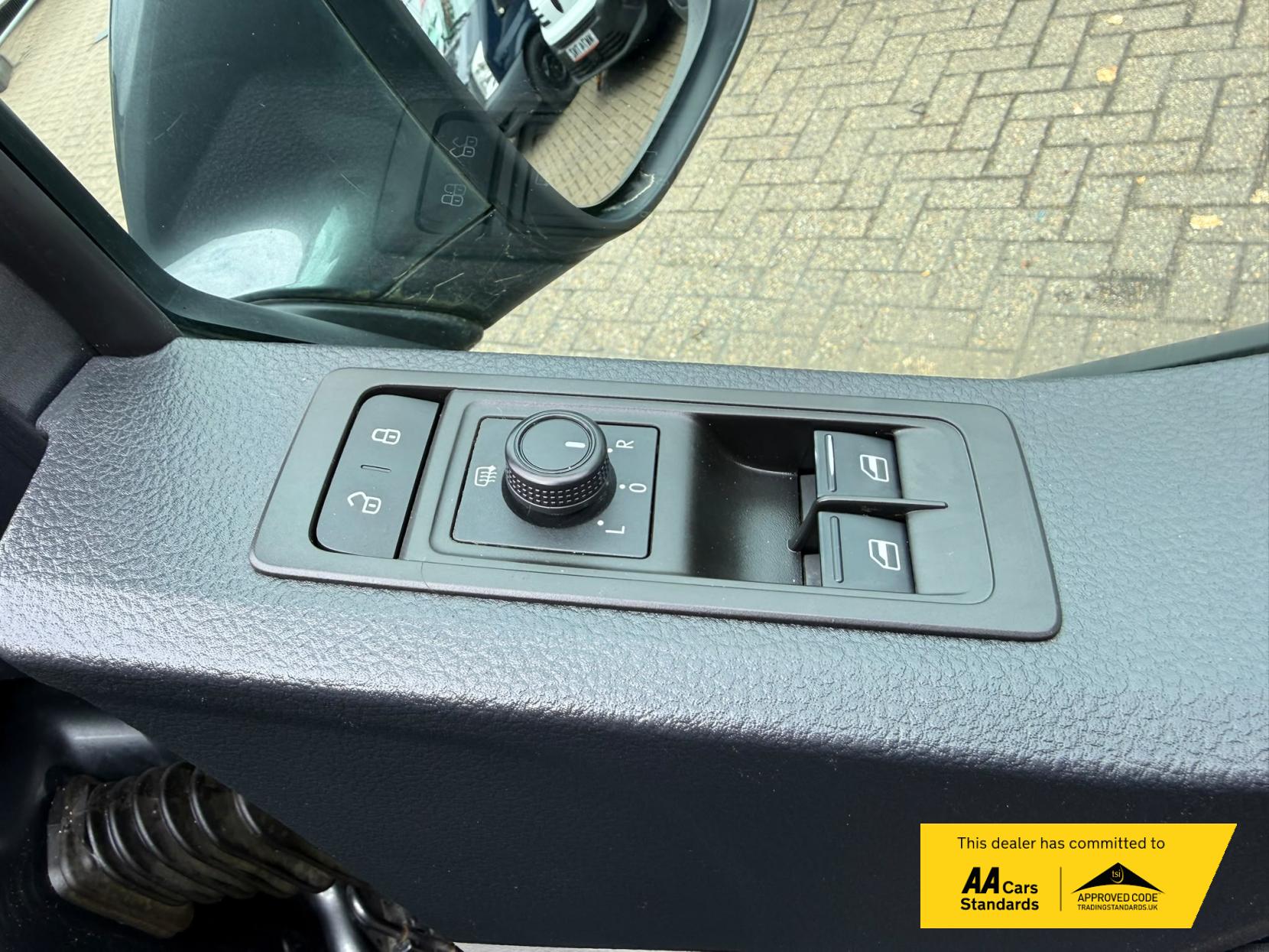 2017 Volkswagen Transporter 2.0 TDI T30 BlueMotion Tech Highline Panel Van 5dr Diesel Manual FWD LWB Euro 6 (s/s) (150 ps) - Thumbnail 43