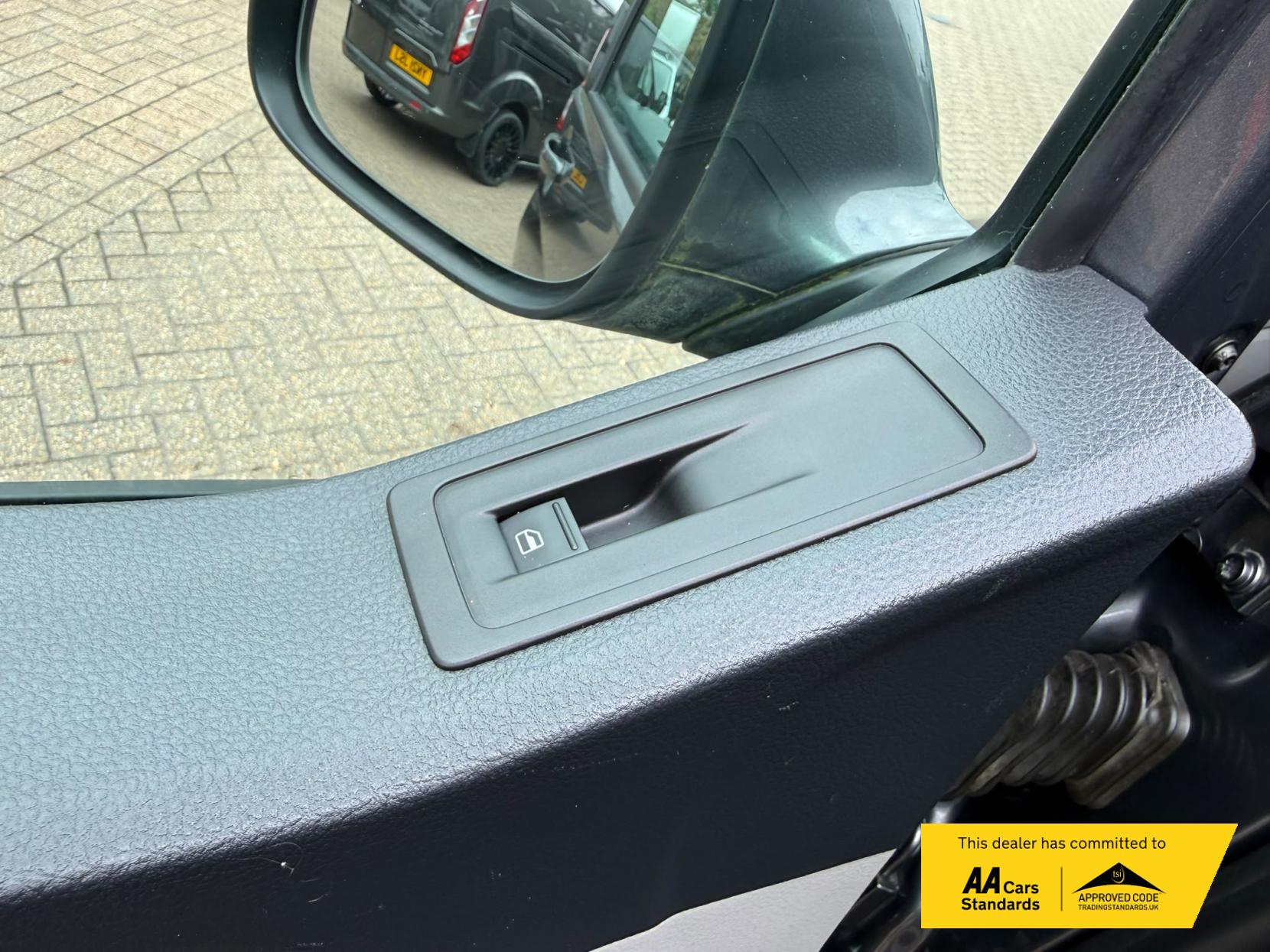 2017 Volkswagen Transporter 2.0 TDI T30 BlueMotion Tech Highline Panel Van 5dr Diesel Manual FWD LWB Euro 6 (s/s) (150 ps) - Thumbnail 21