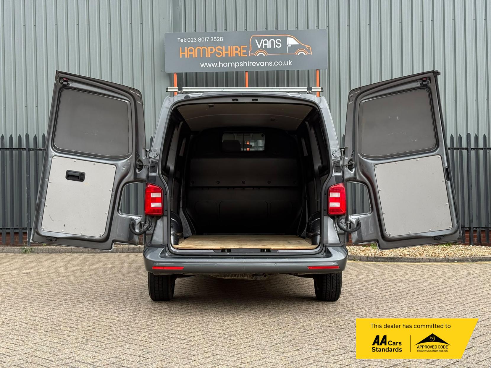2017 Volkswagen Transporter 2.0 TDI T30 BlueMotion Tech Highline Panel Van 5dr Diesel Manual FWD LWB Euro 6 (s/s) (150 ps) - Thumbnail 11