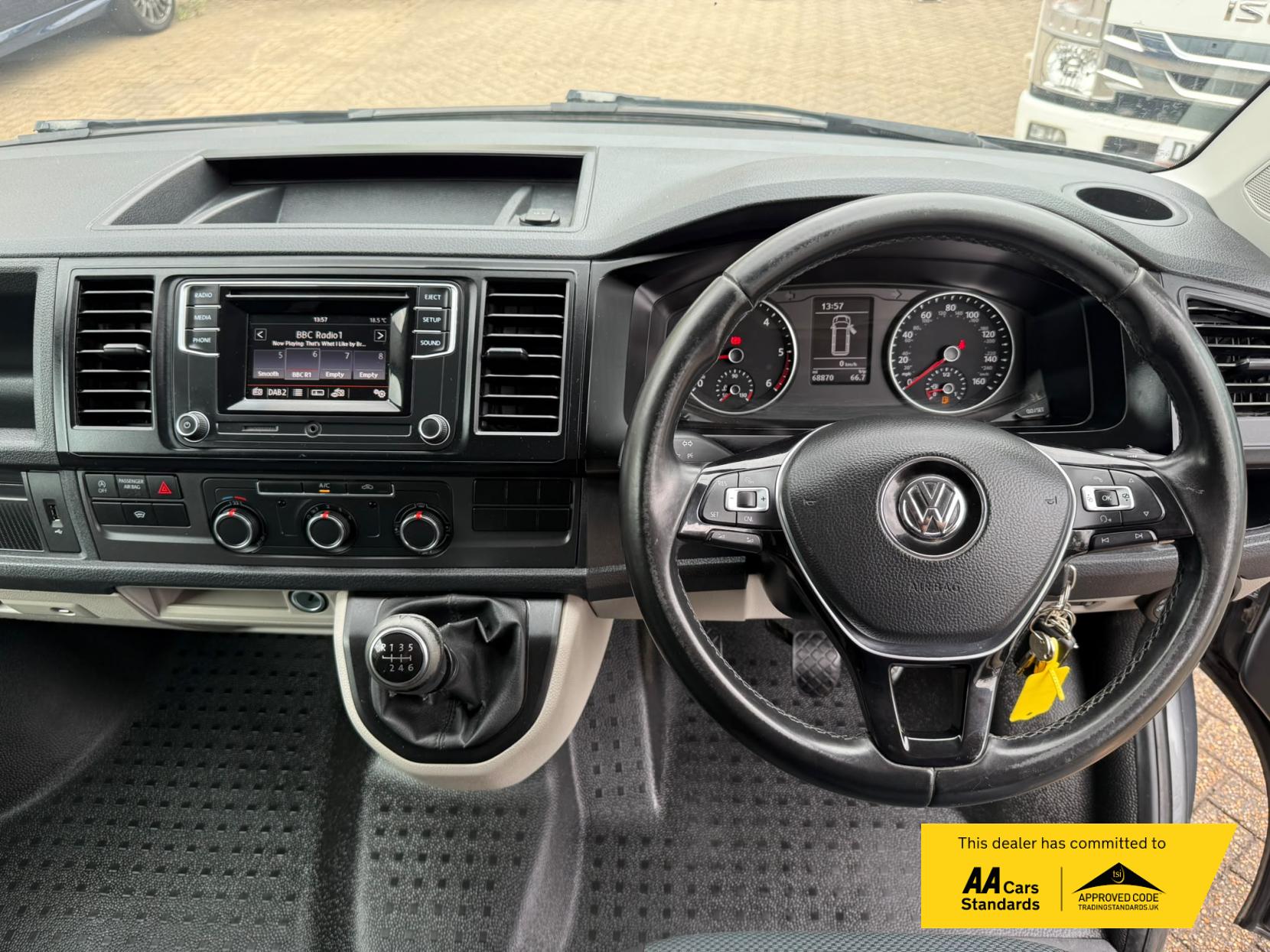 2017 Volkswagen Transporter 2.0 TDI T30 BlueMotion Tech Highline Panel Van 5dr Diesel Manual FWD LWB Euro 6 (s/s) (150 ps) - Thumbnail 36