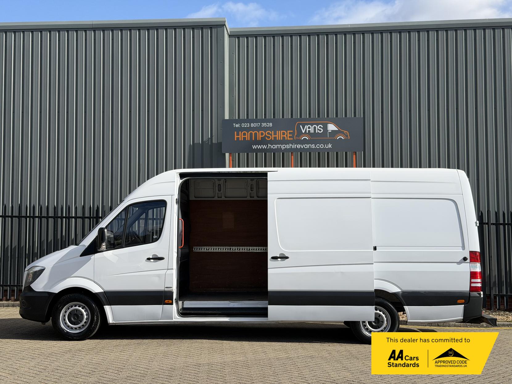 Mercedes-Benz Sprinter 2.1 314 CDi Panel Van 5dr Diesel Manual RWD L3 H3 (218 g/km, 140 bhp)