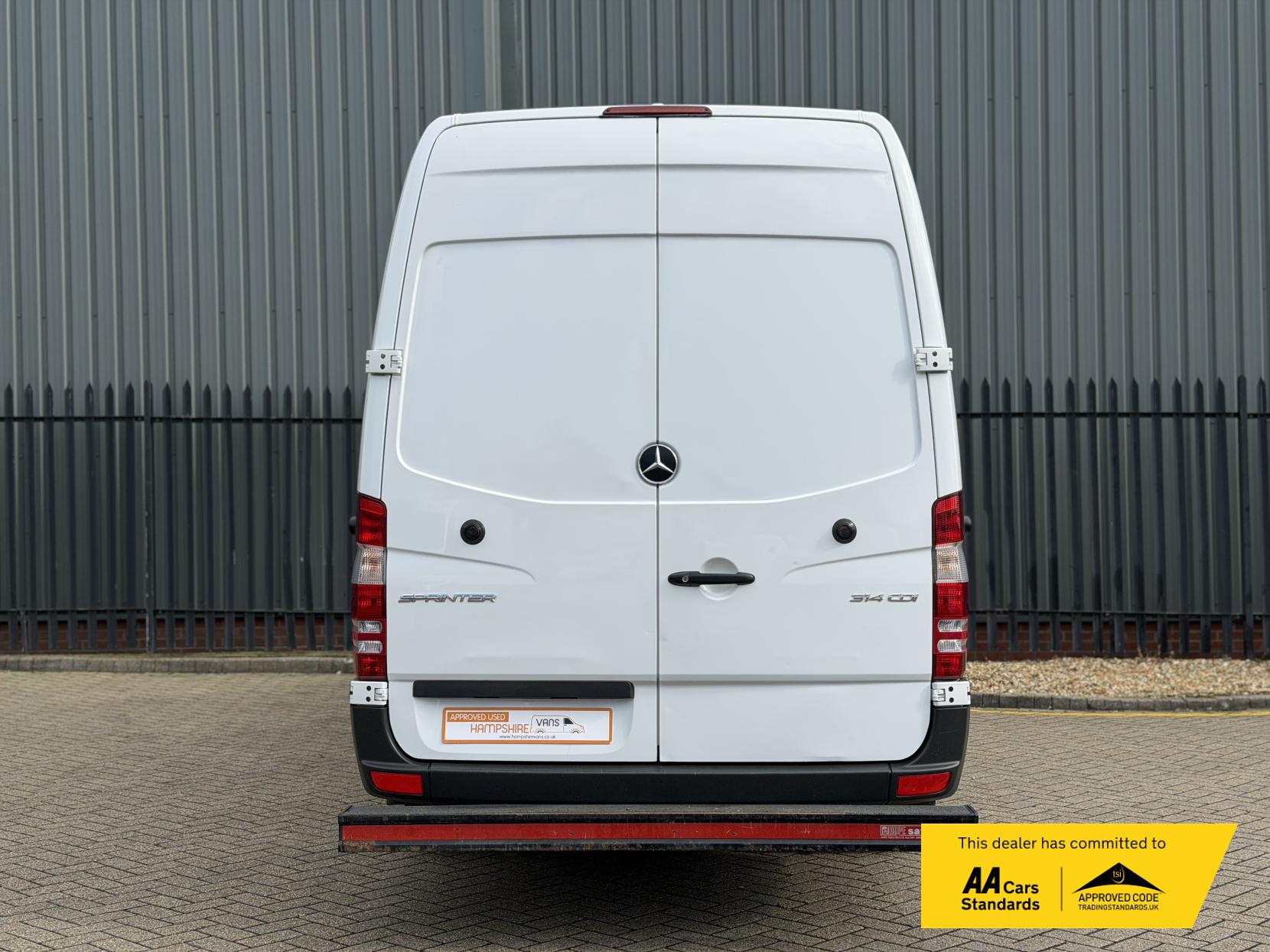 Mercedes-Benz Sprinter 2.1 314 CDi Panel Van 5dr Diesel Manual RWD L3 H3 (218 g/km, 140 bhp)