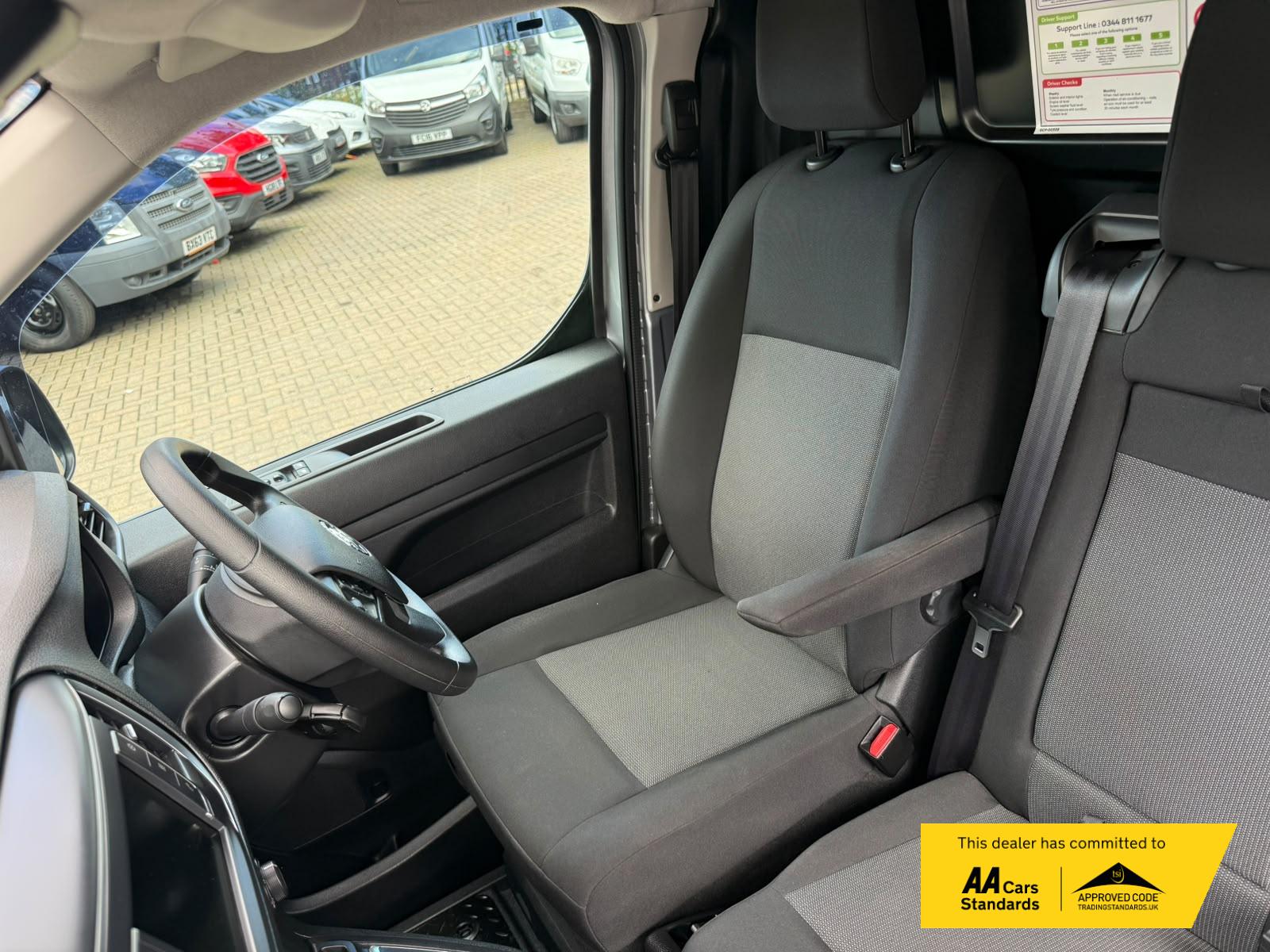 2023 Vauxhall Vivaro Electric 3100 75kWh Prime Panel Van 6dr Electric Auto L1 H1 (7.4kW Charger) (136 ps) - Thumbnail 49