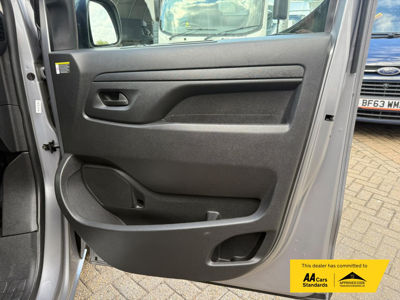 2023 Vauxhall Vivaro Electric 3100 75kWh Prime Panel Van 6dr Electric Auto L1 H1 (7.4kW Charger) (136 ps) - Thumbnail 31
