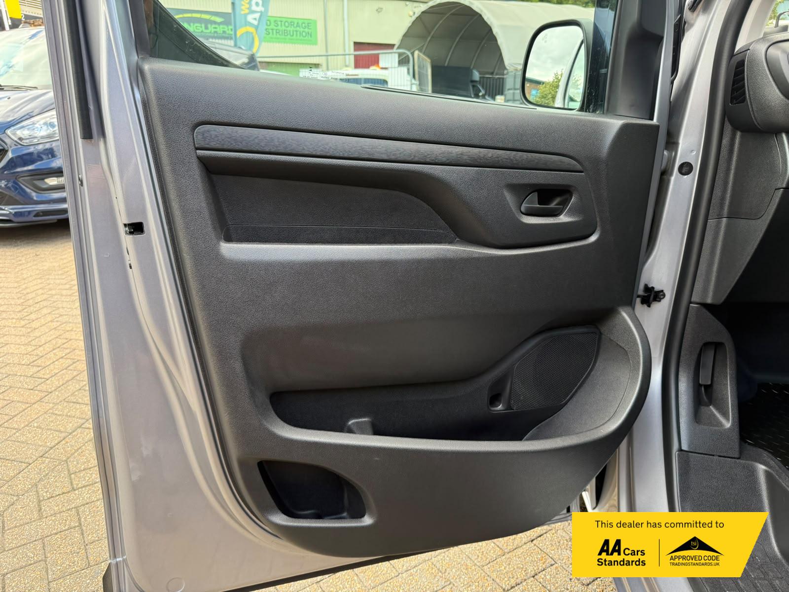 2023 Vauxhall Vivaro Electric 3100 75kWh Prime Panel Van 6dr Electric Auto L1 H1 (7.4kW Charger) (136 ps) - Thumbnail 52