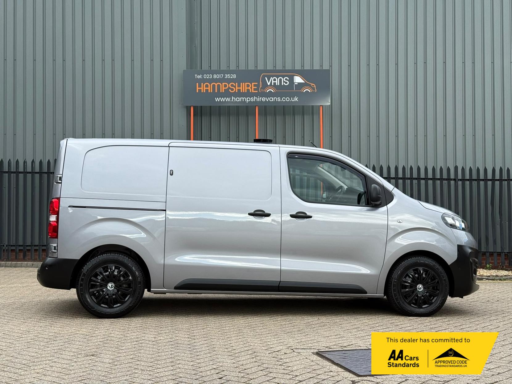 2023 Vauxhall Vivaro Electric 3100 75kWh Prime Panel Van 6dr Electric Auto L1 H1 (7.4kW Charger) (136 ps) - Thumbnail 7