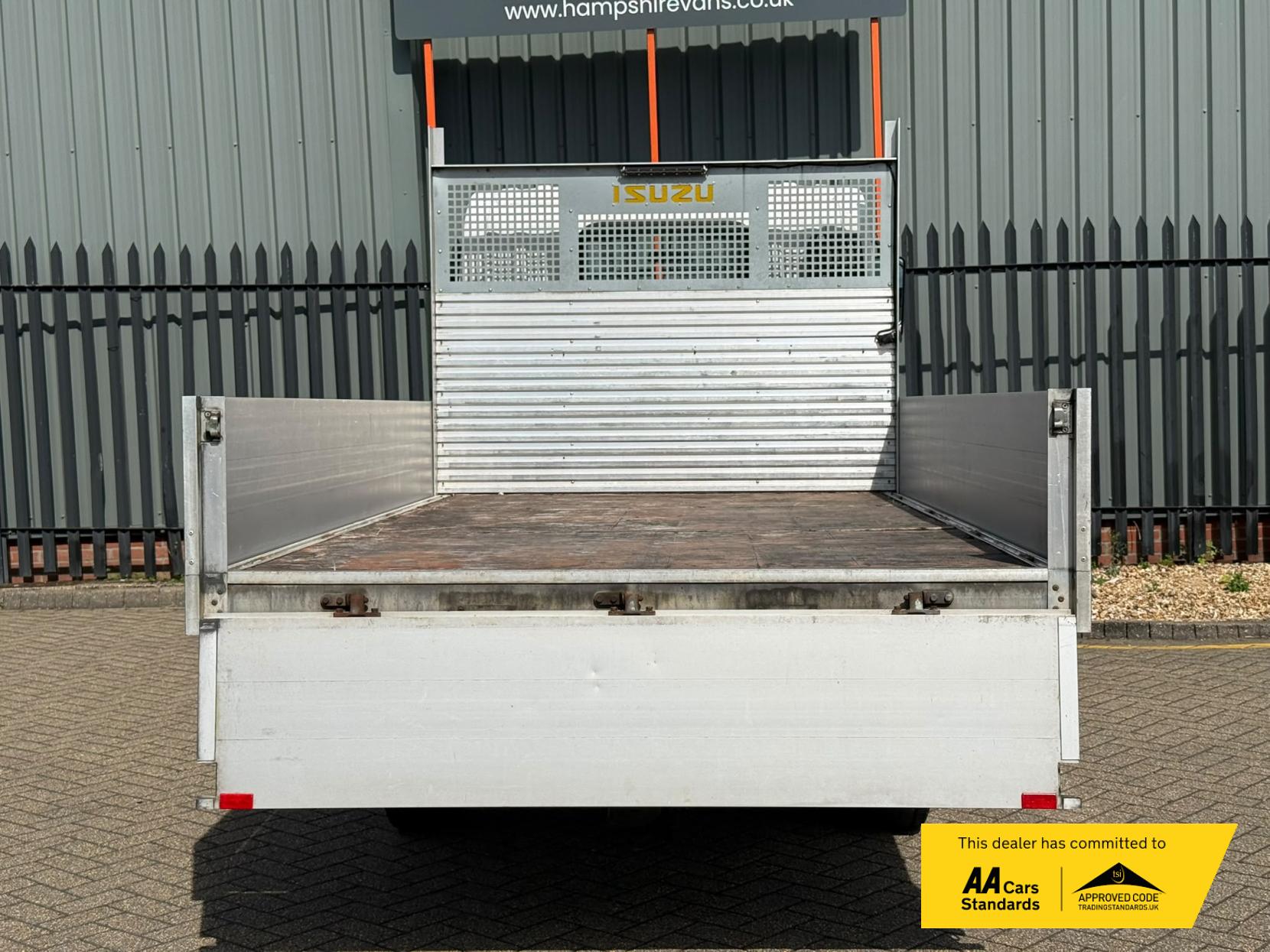 2020 Isuzu Grafter 1.9D N35 Green Dropside 2dr Diesel Manual RWD LWB Euro 6 (TRW) (125 ps) - Thumbnail 11