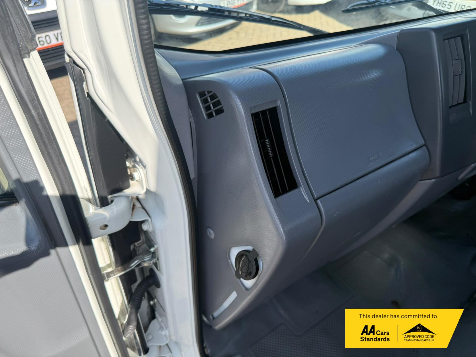 2020 Isuzu Grafter 1.9D N35 Green Dropside 2dr Diesel Manual RWD LWB Euro 6 (TRW) (125 ps) - Thumbnail 26