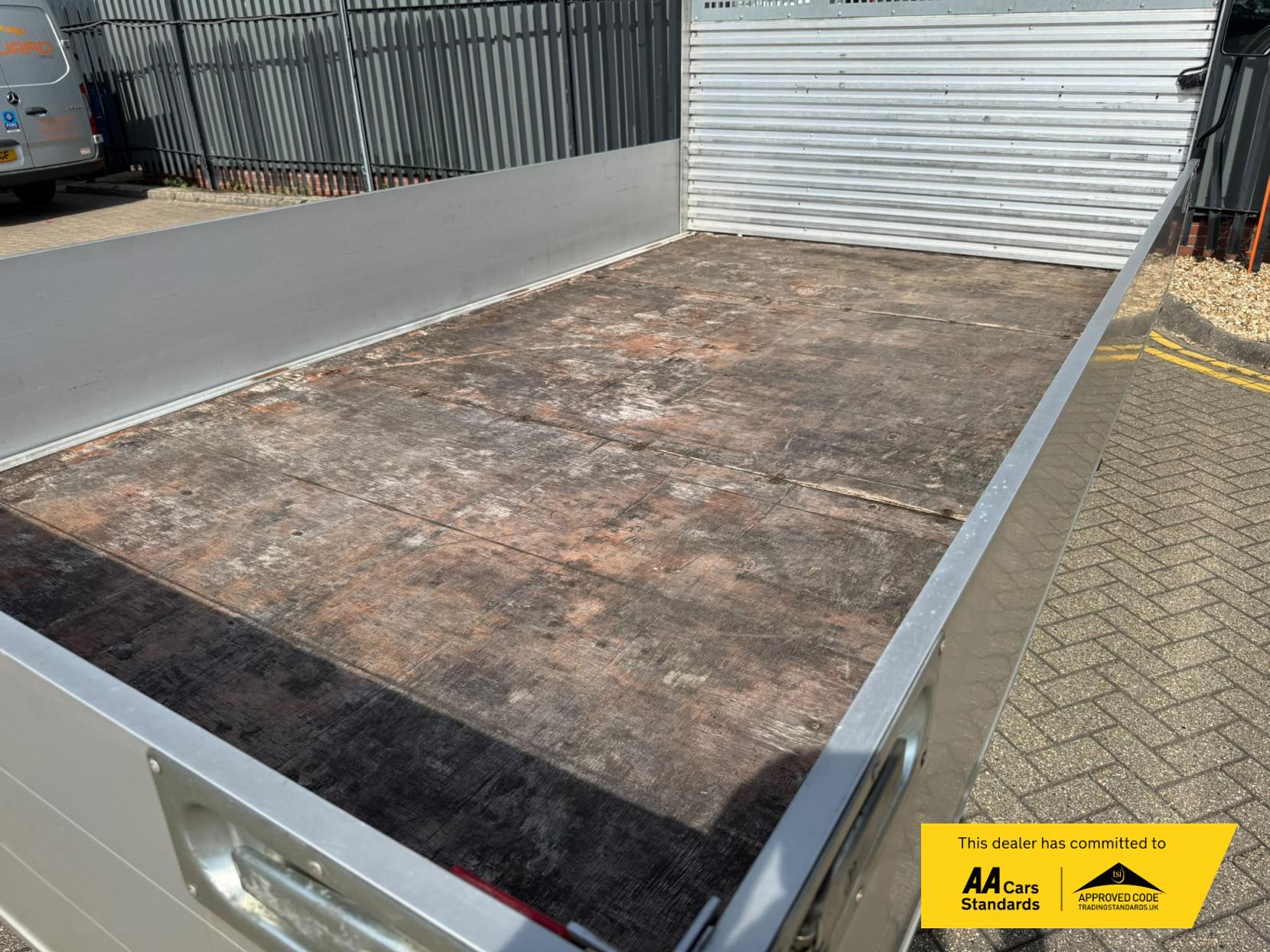 2020 Isuzu Grafter 1.9D N35 Green Dropside 2dr Diesel Manual RWD LWB Euro 6 (TRW) (125 ps) - Thumbnail 15