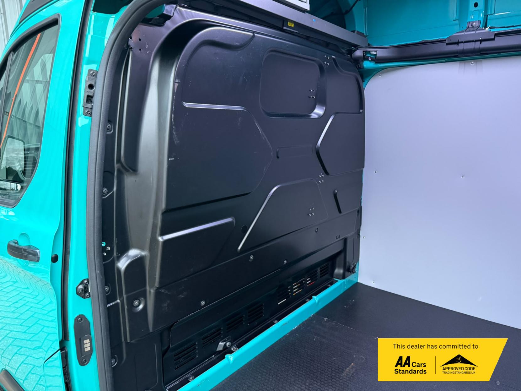 2022 Ford Transit Custom 2.0 340 EcoBlue Trend Panel Van 5dr Diesel Auto L1 H2 Euro 6 (s/s) (130 ps) - Thumbnail 15